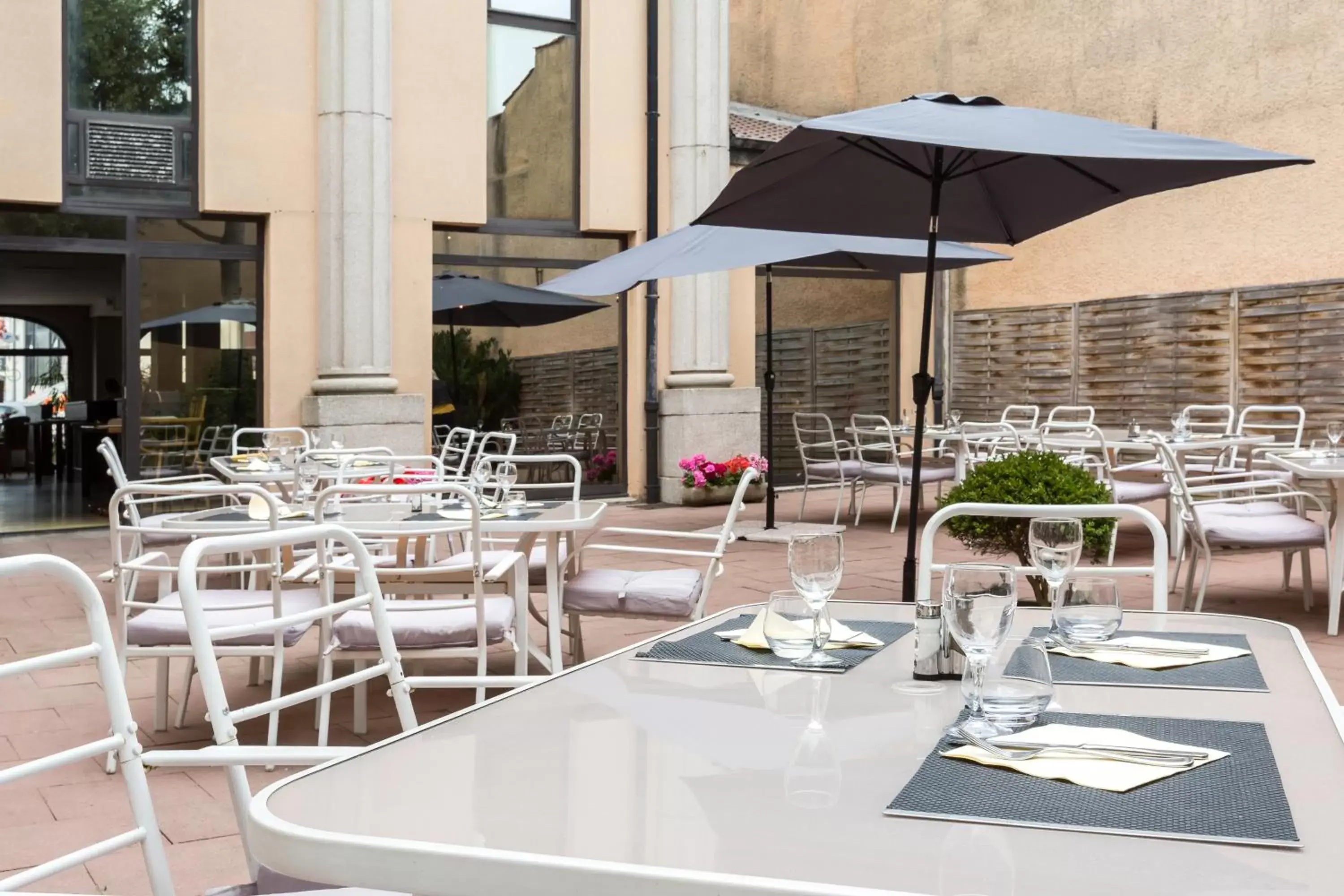 Balcony/Terrace, Restaurant/Places to Eat in Logis hôtel du Beffroi Gravelines Dunkerque