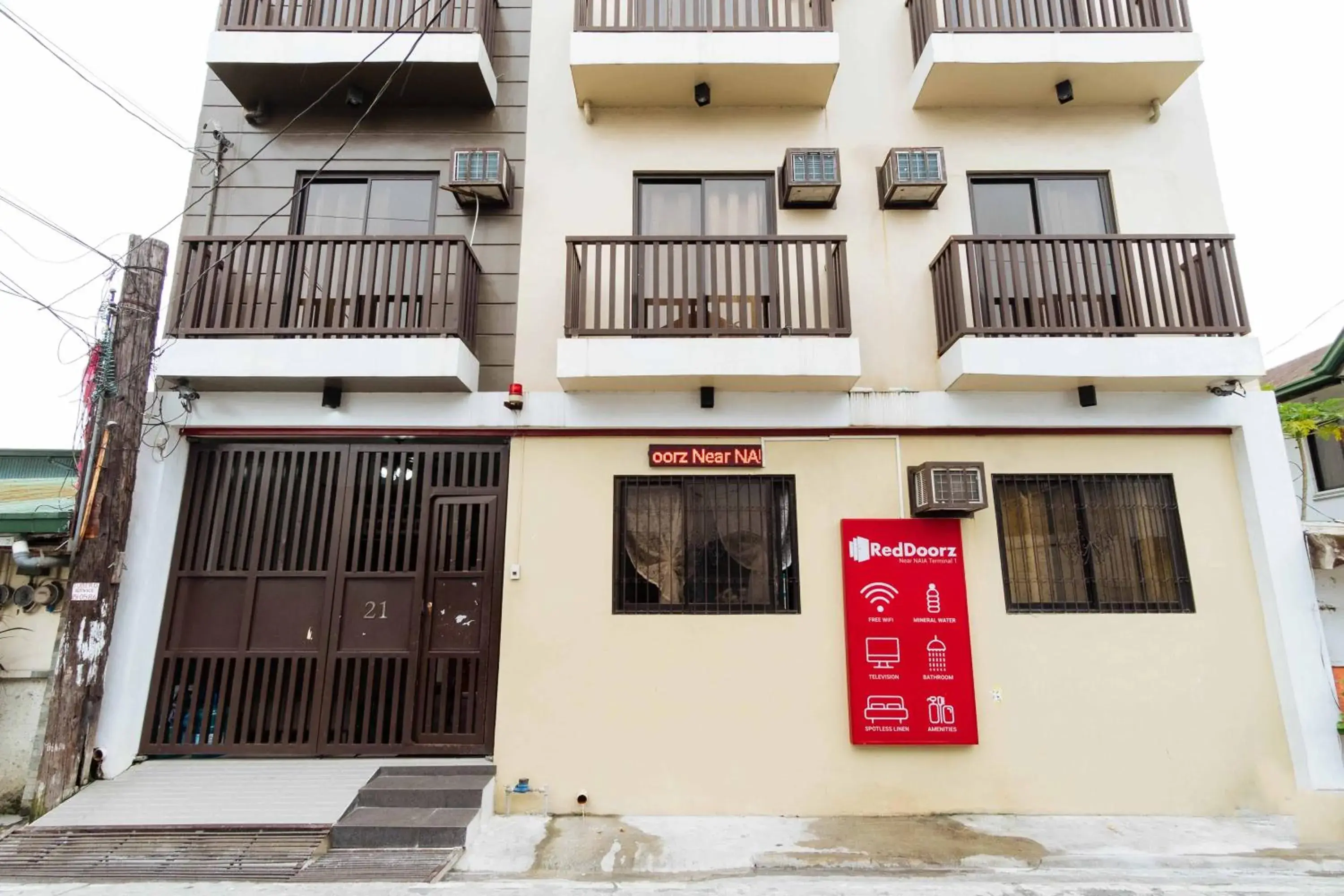 Facade/entrance, Property Building in RedDoorz near NAIA Terminal 1