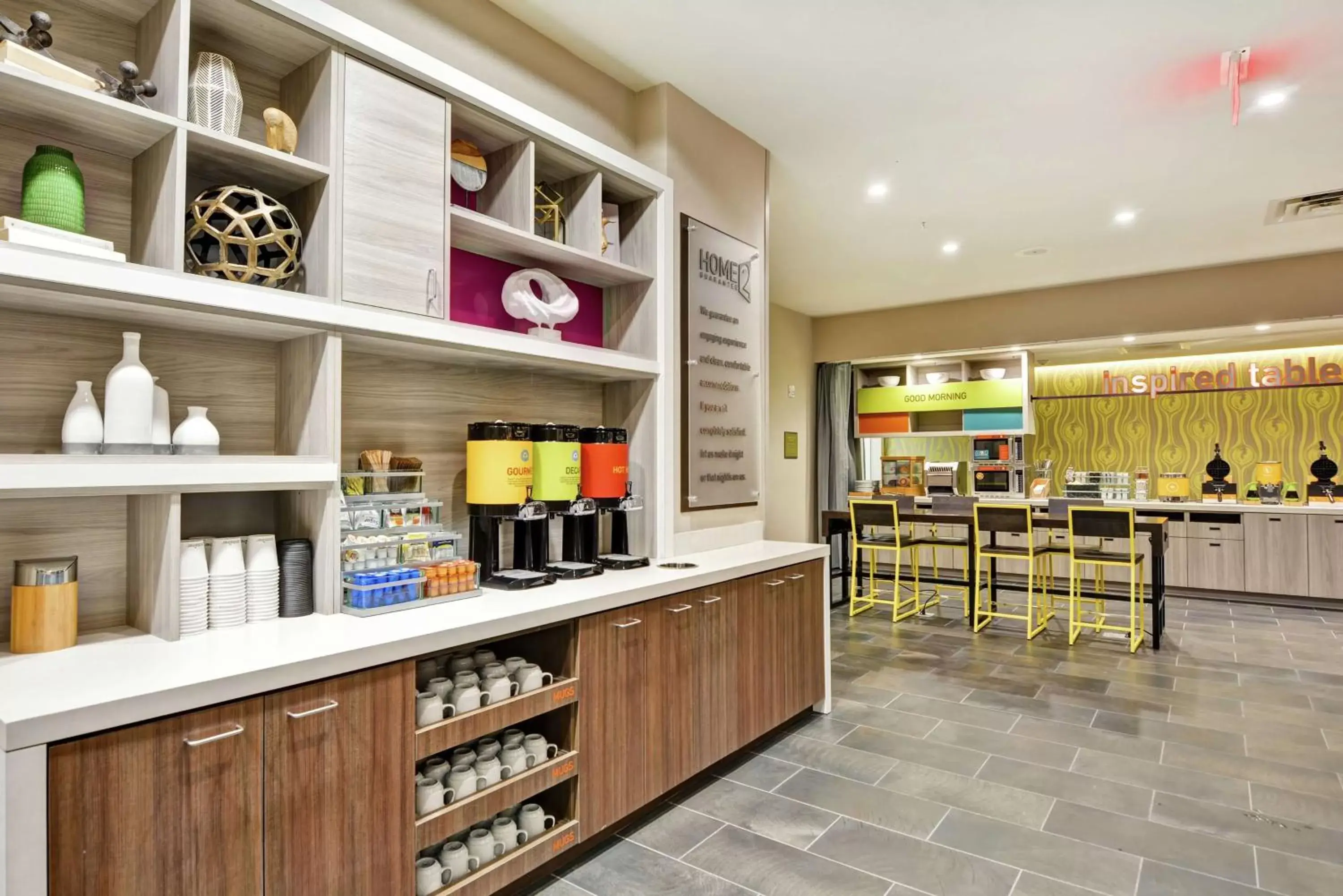 Dining area, Kitchen/Kitchenette in Home2 Suites Charleston West Ashley