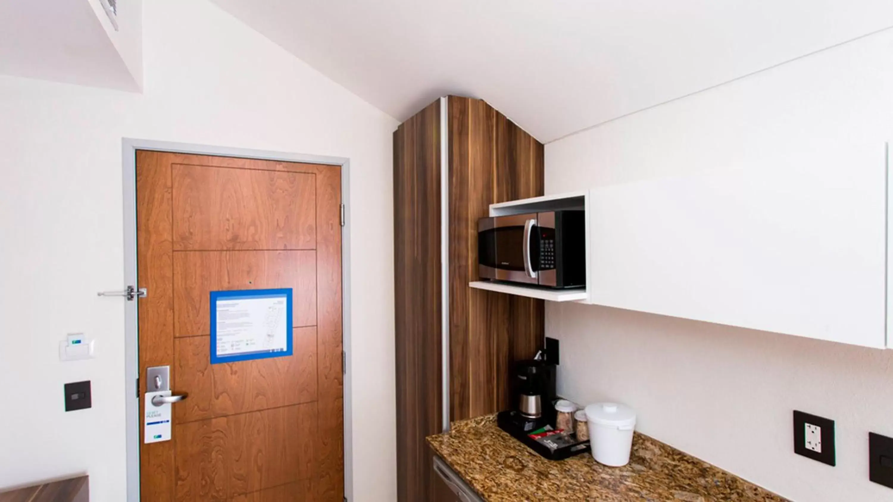 Photo of the whole room, Kitchen/Kitchenette in Holiday Inn Express Puerto Vallarta, an IHG Hotel