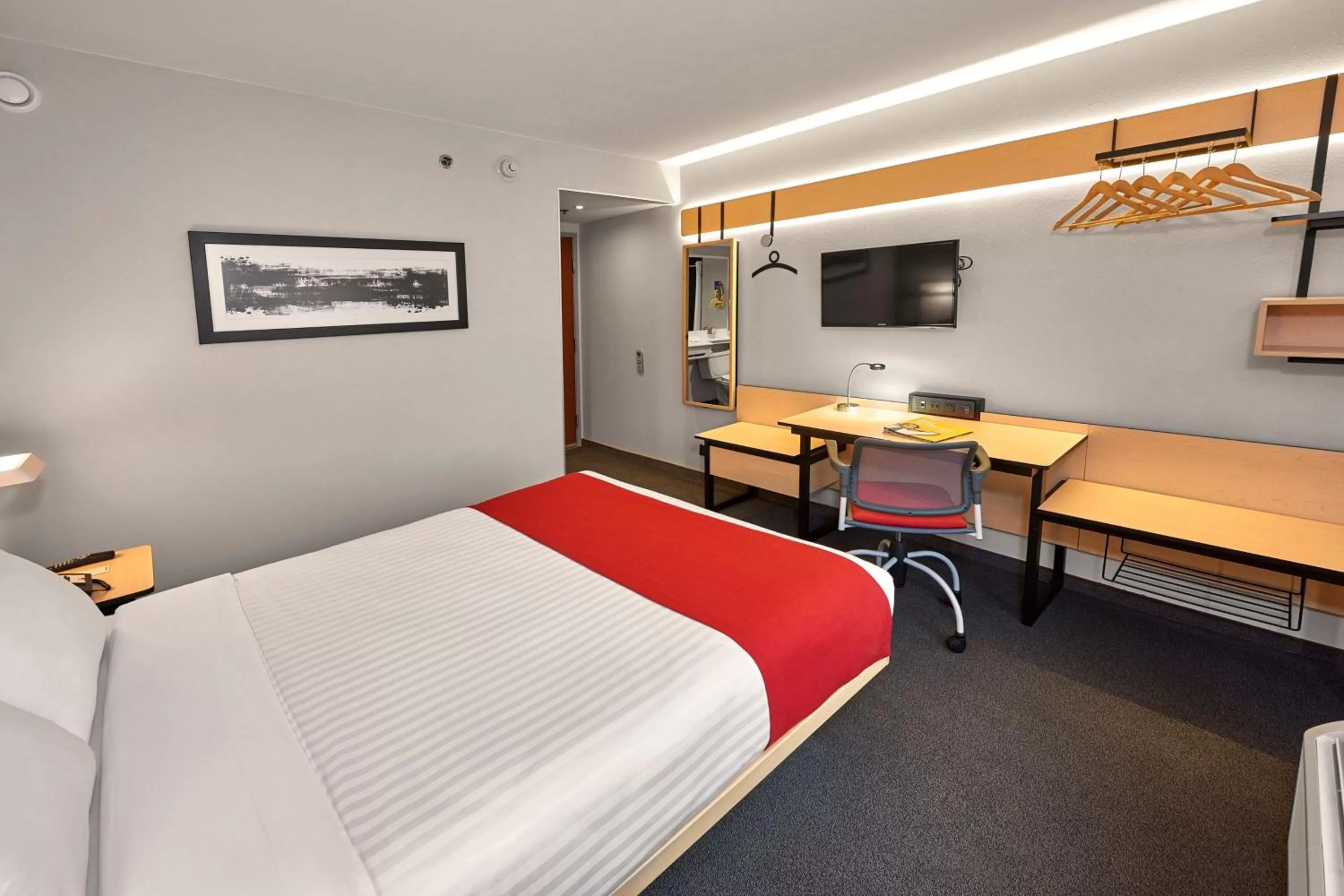 Photo of the whole room, Bed in City Express by Marriott Toluca