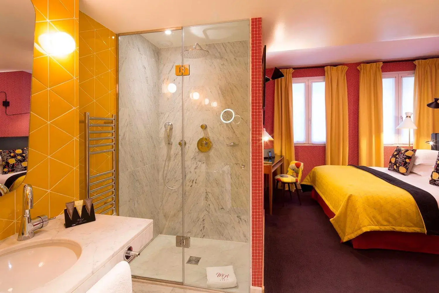 Shower, Bathroom in Artus Hotel