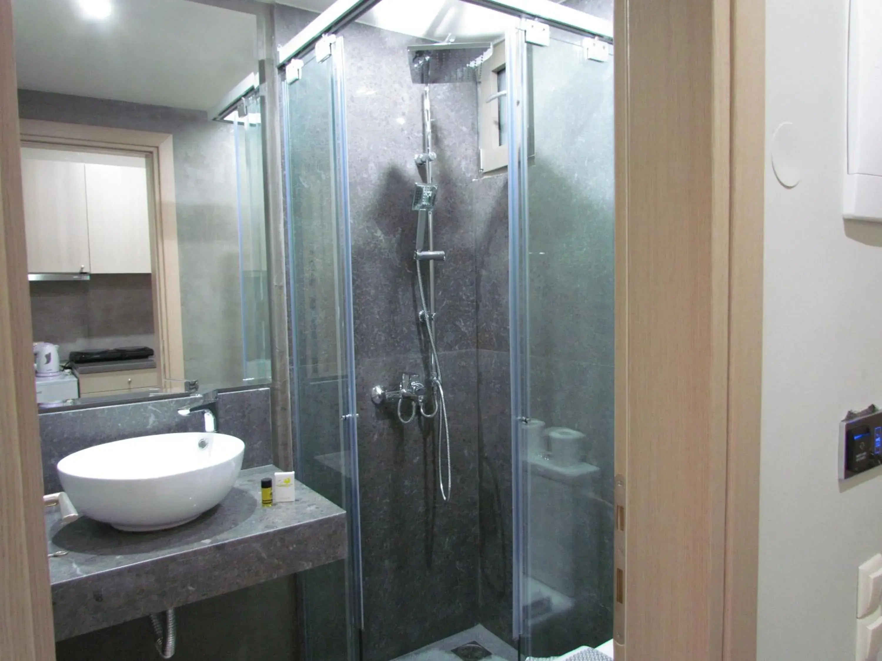 Shower, Bathroom in Archipelagos Hotel