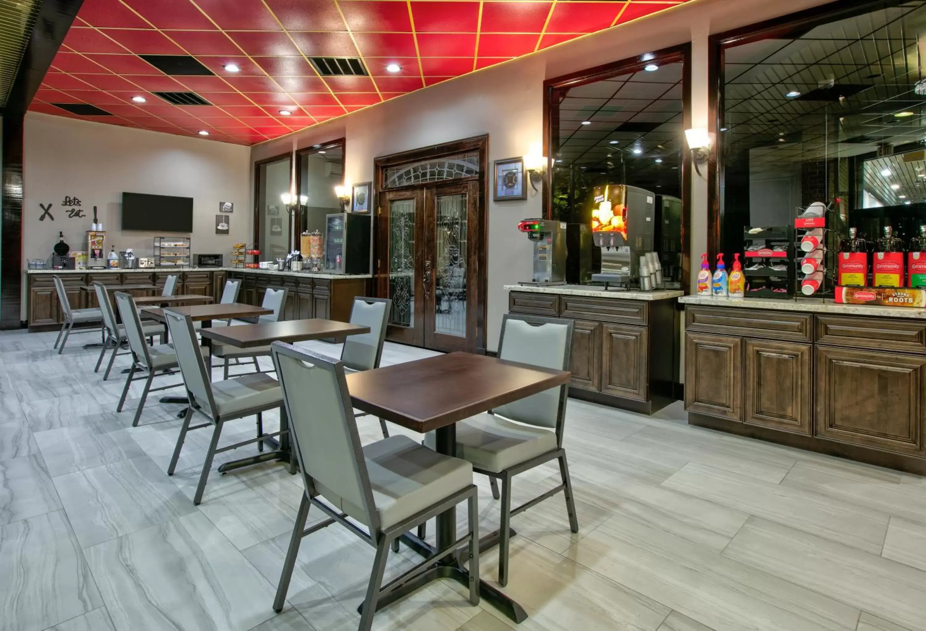 Restaurant/Places to Eat in Ramada by Wyndham Gulfport I-10 Diamondhead