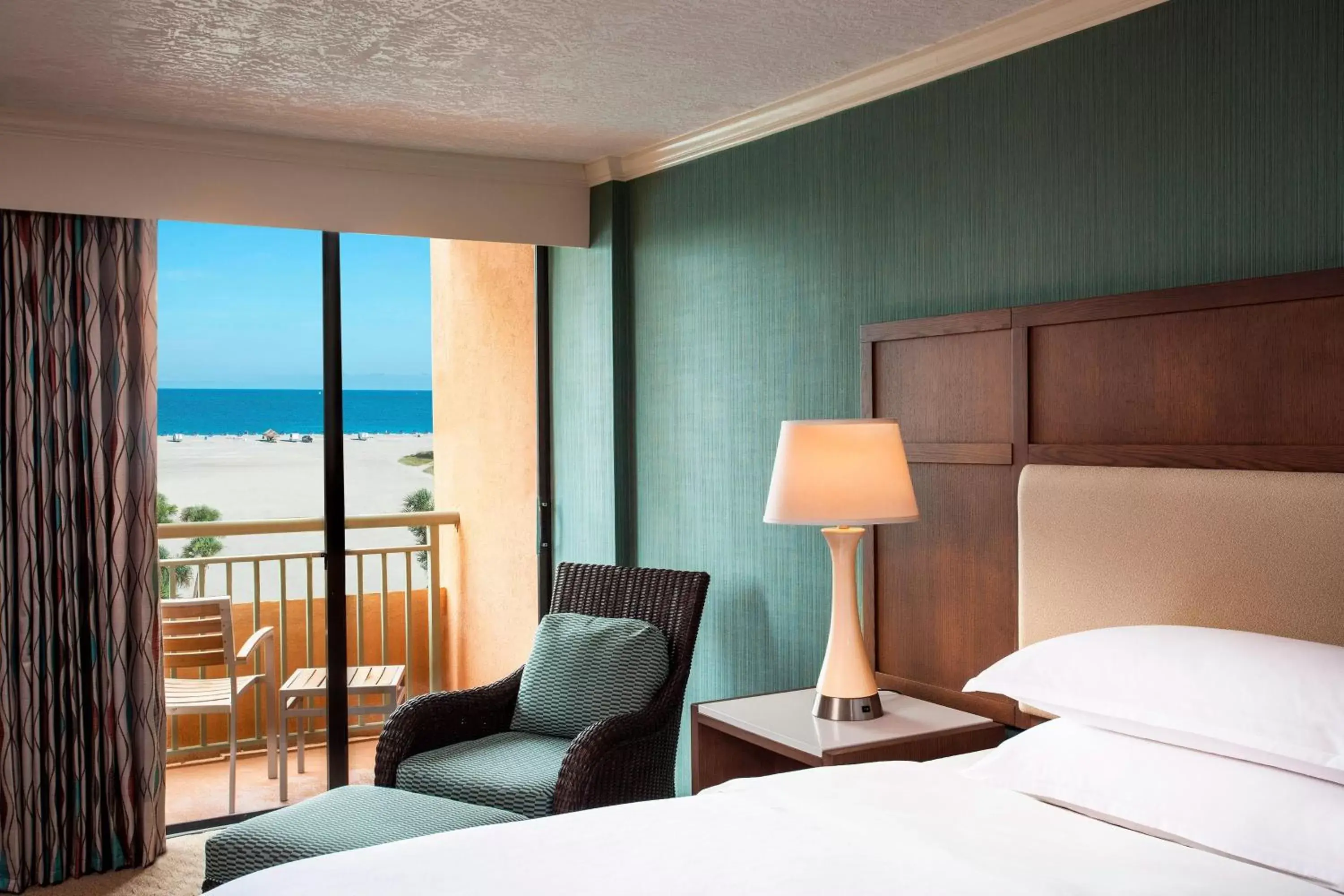 Photo of the whole room, Bed in Sheraton Sand Key Resort