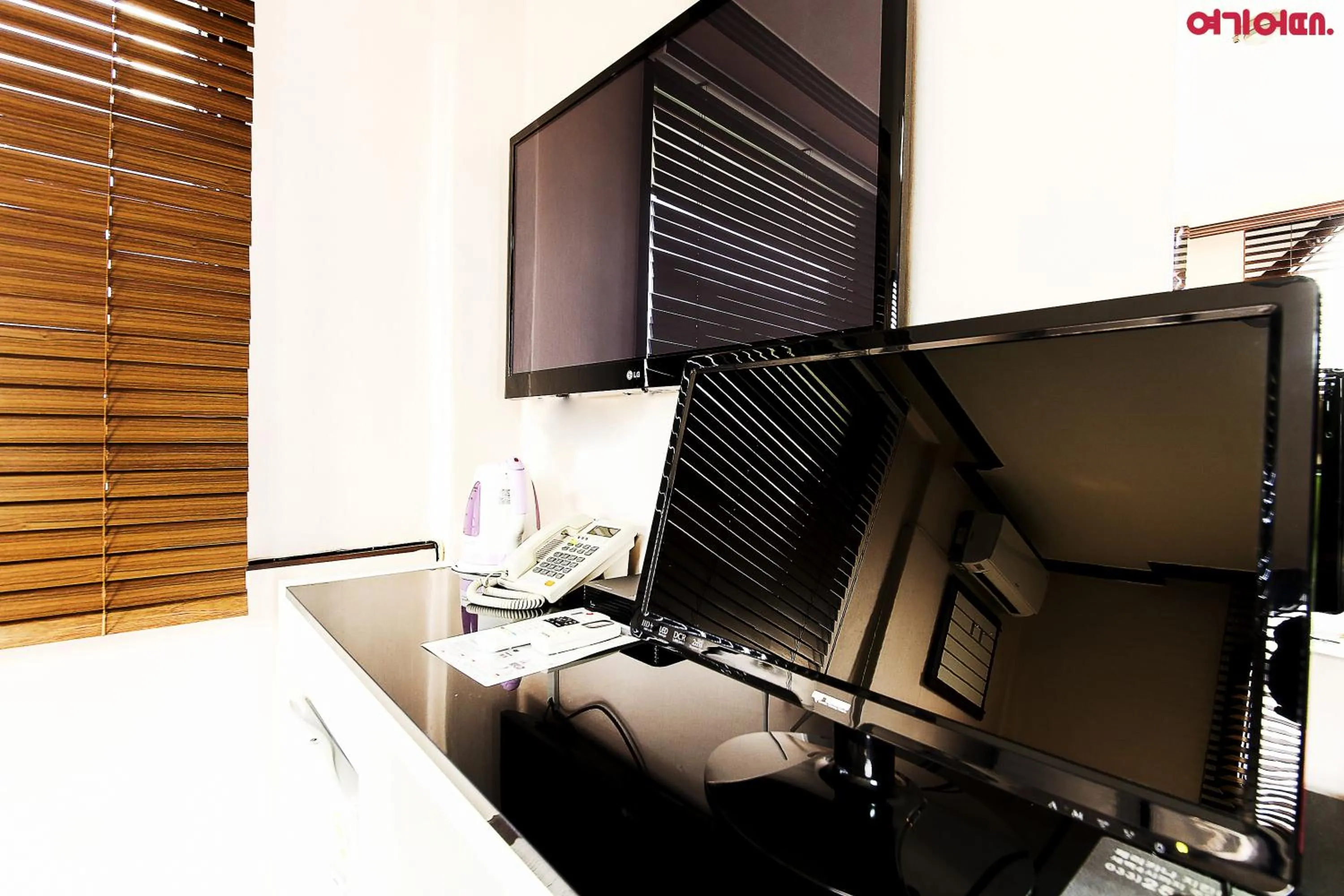 TV and multimedia in Goodstay Grand Motel Chuncheon