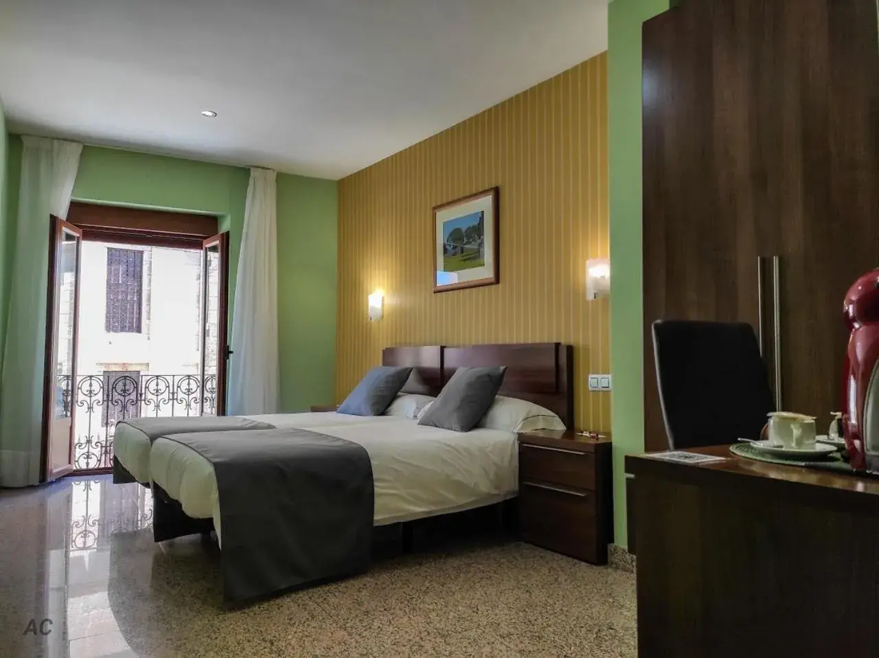 Double Room with Balcony and Cathedral Views in Hotel Arcos Catedral