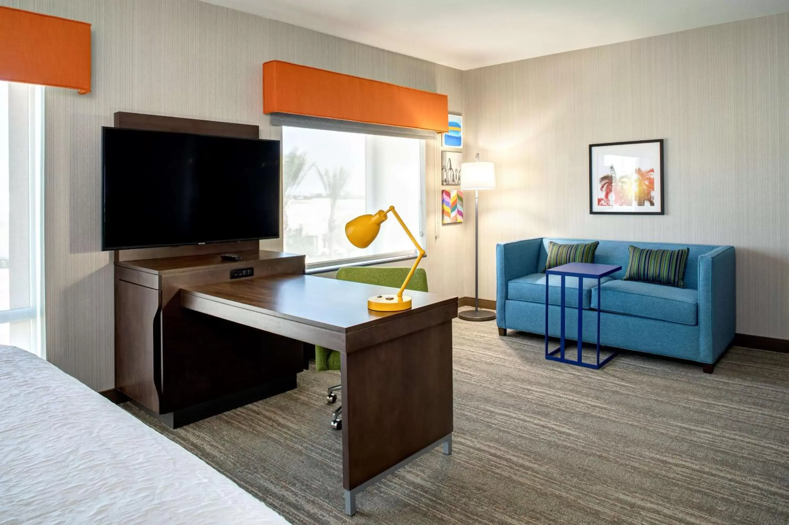 Bedroom, Seating Area in Hampton Inn & Suites Indio, Ca