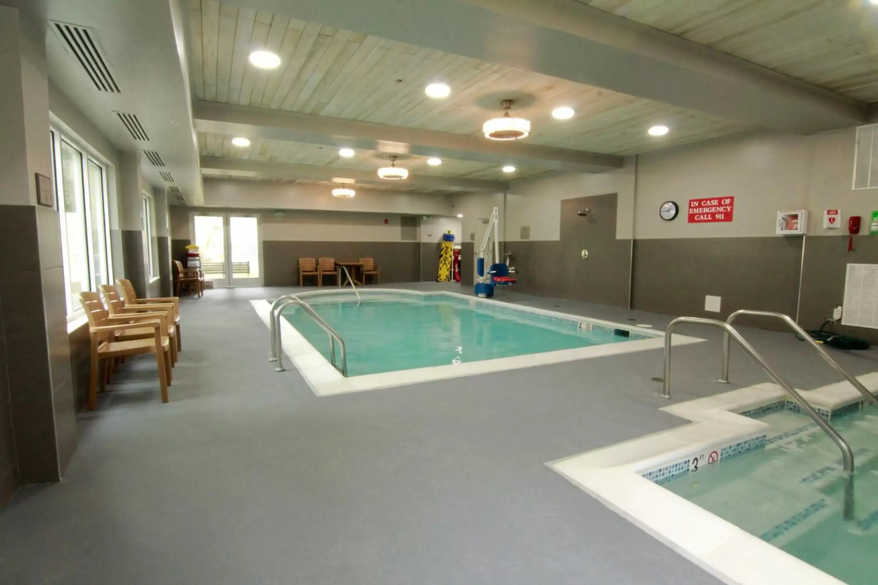 Swimming Pool in Country Inn & Suites by Radisson, Annapolis, MD