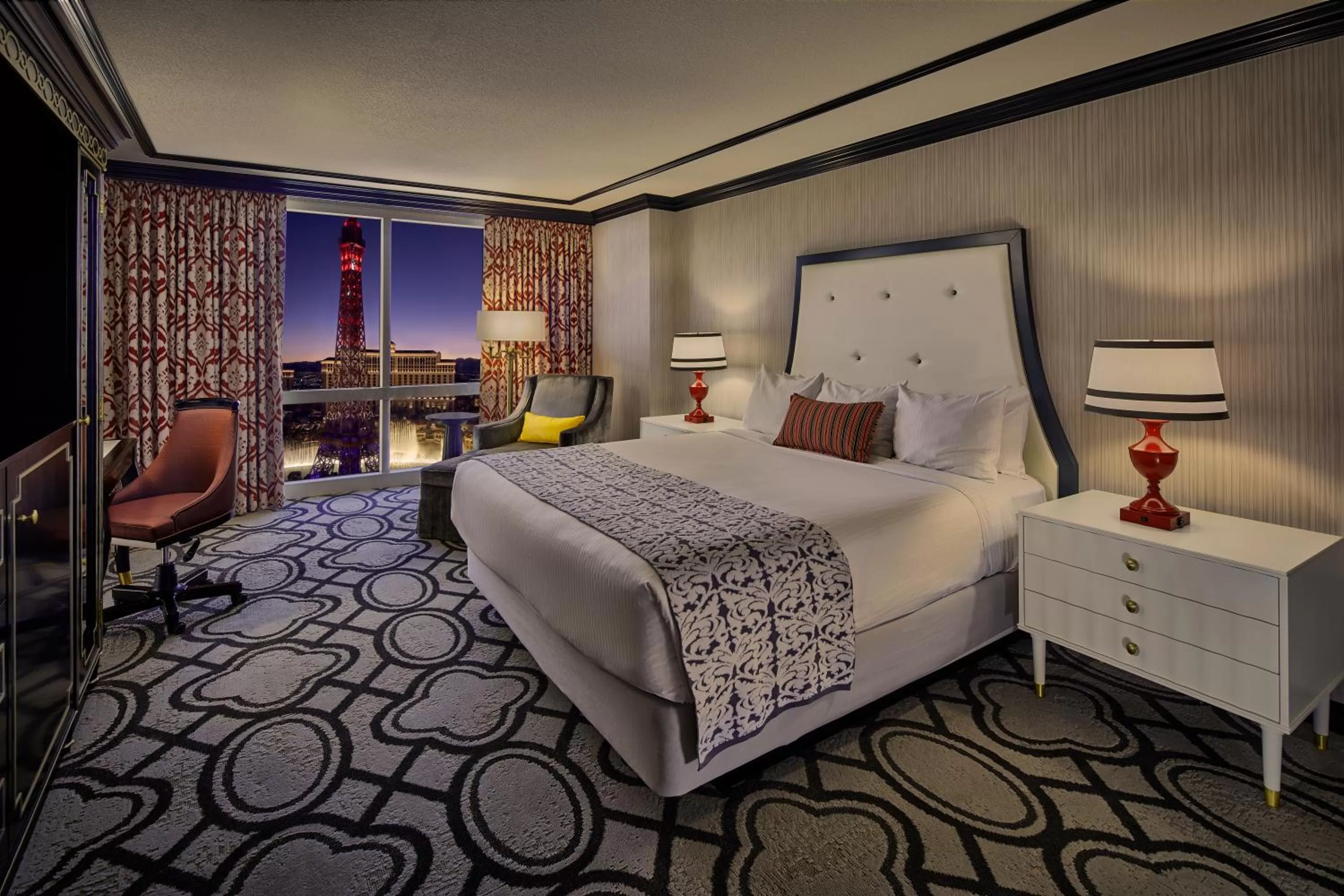 Photo of the whole room, Bed in Paris Las Vegas Hotel & Casino