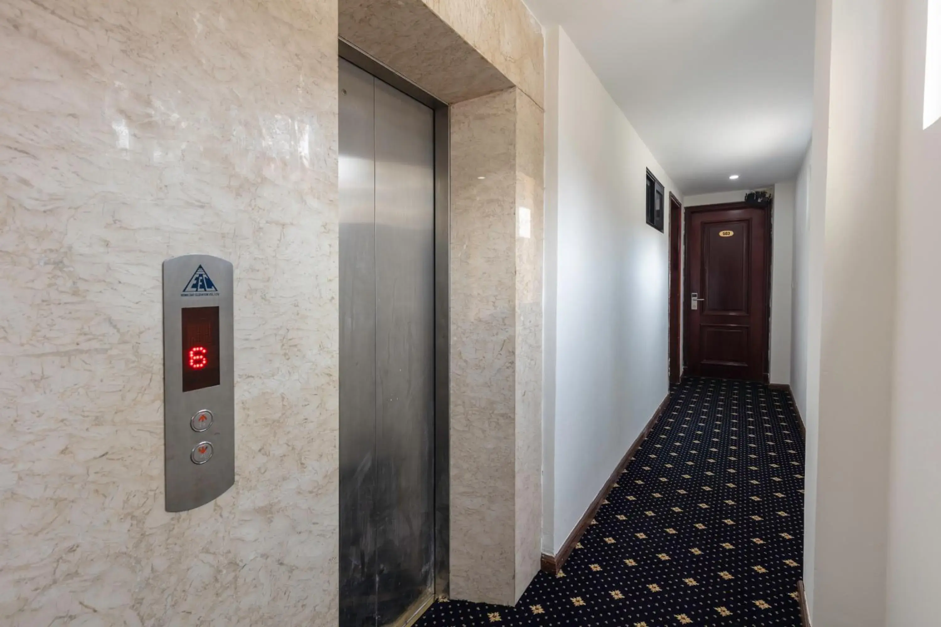 elevator in Queen Light Hotel