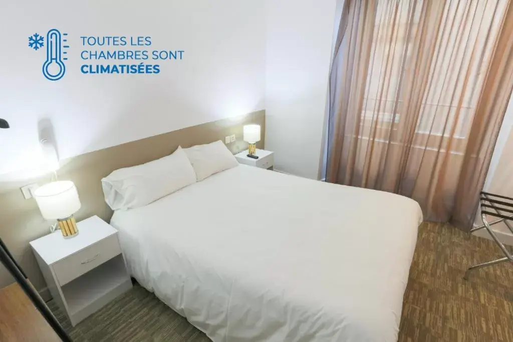 Bed in Hotel du Clocher