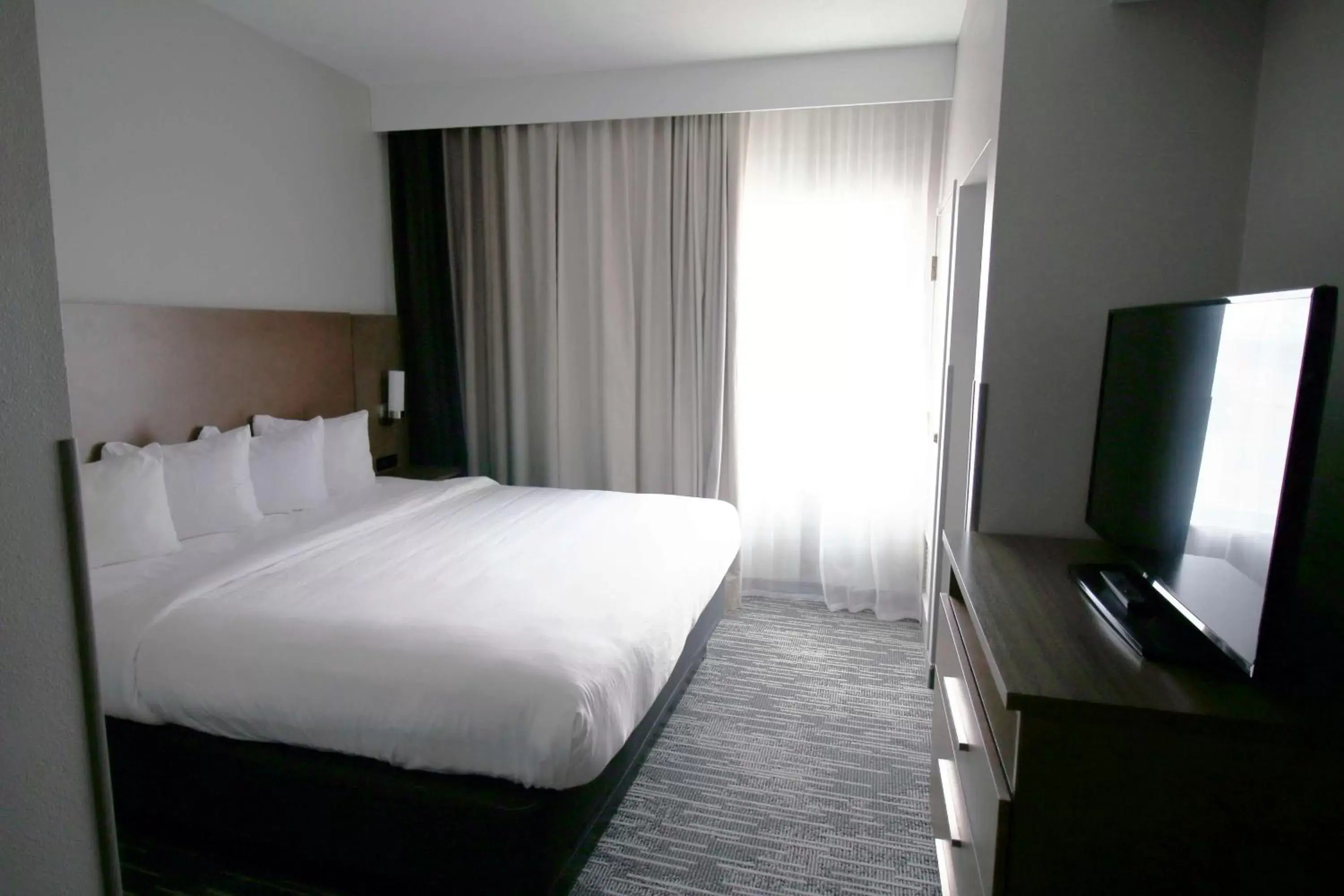 Photo of the whole room, Bed in Country Inn & Suites by Radisson, Council Bluffs, IA