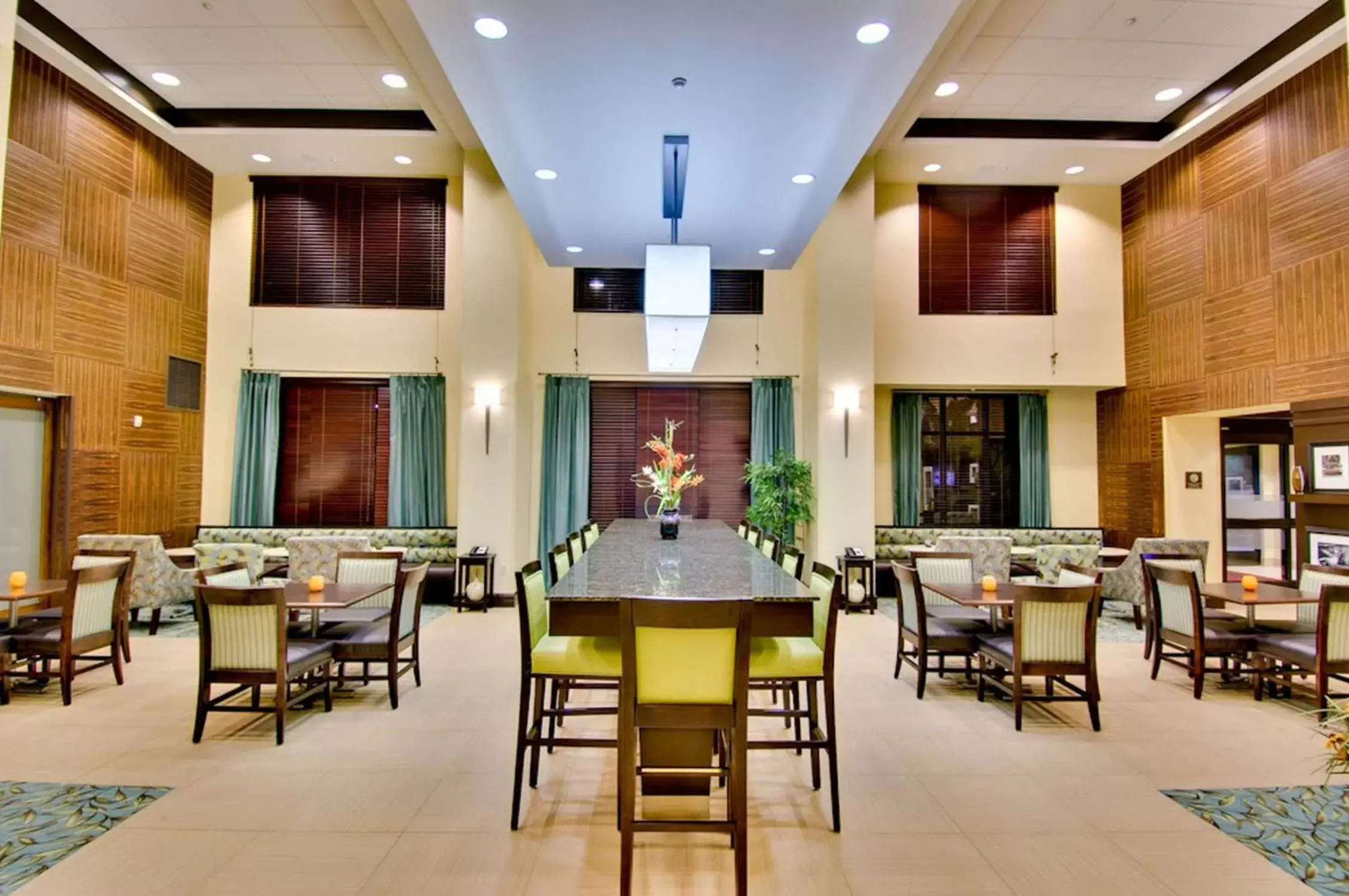 Breakfast, Restaurant/Places to Eat in Hampton Inn & Suites Moreno Valley