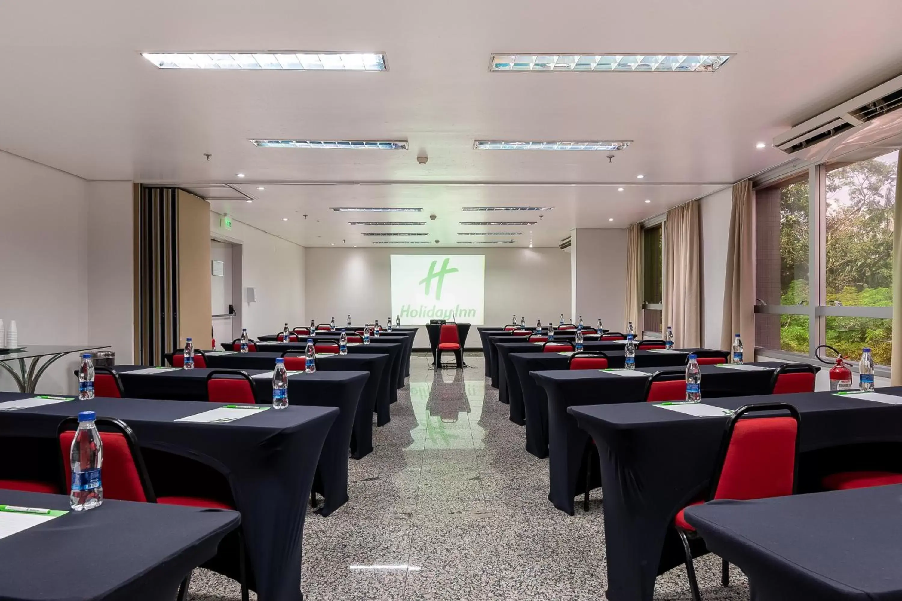 Meeting/conference room in Holiday Inn Manaus, an IHG Hotel