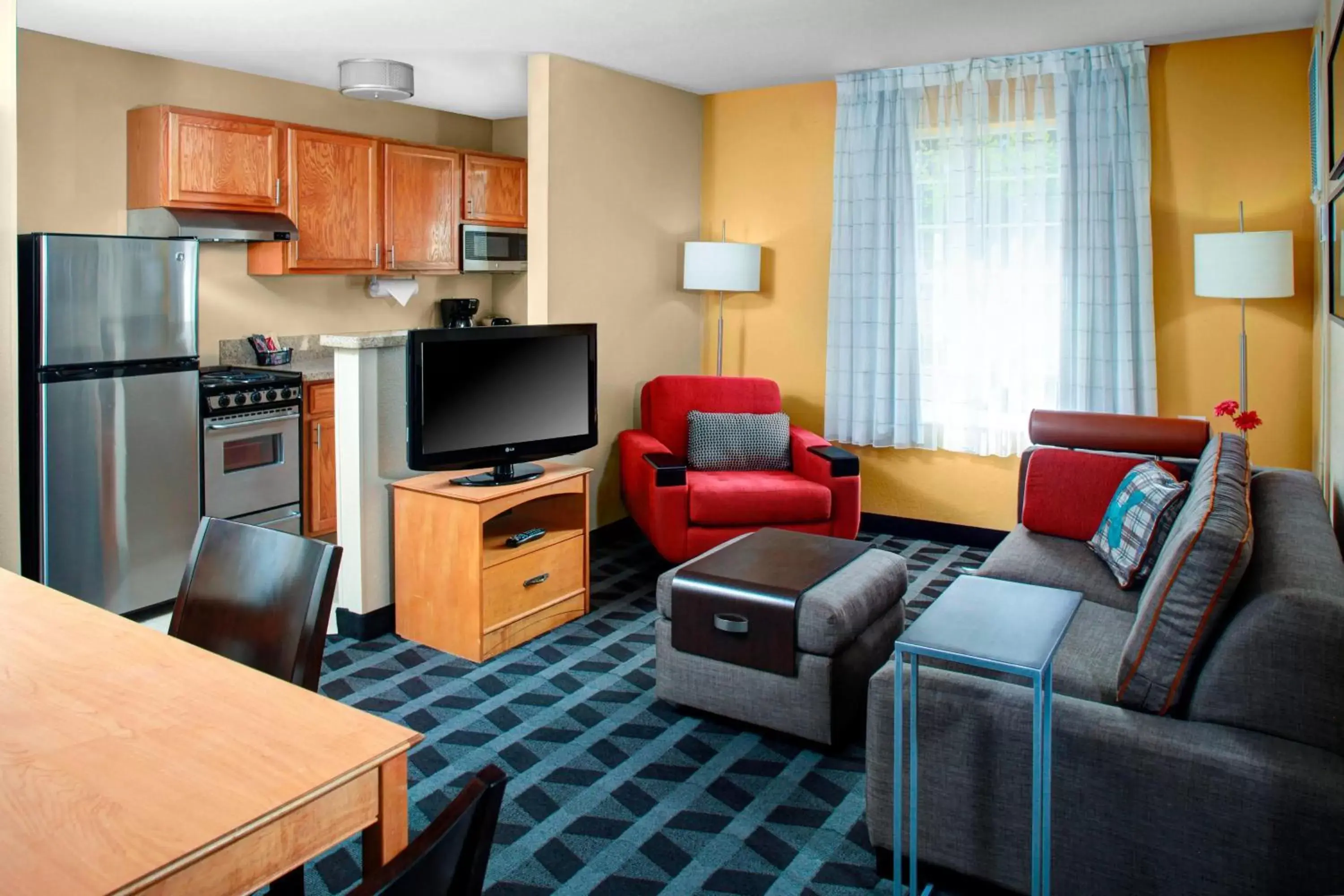 Bedroom, Seating Area in TownePlace Suites Fresno