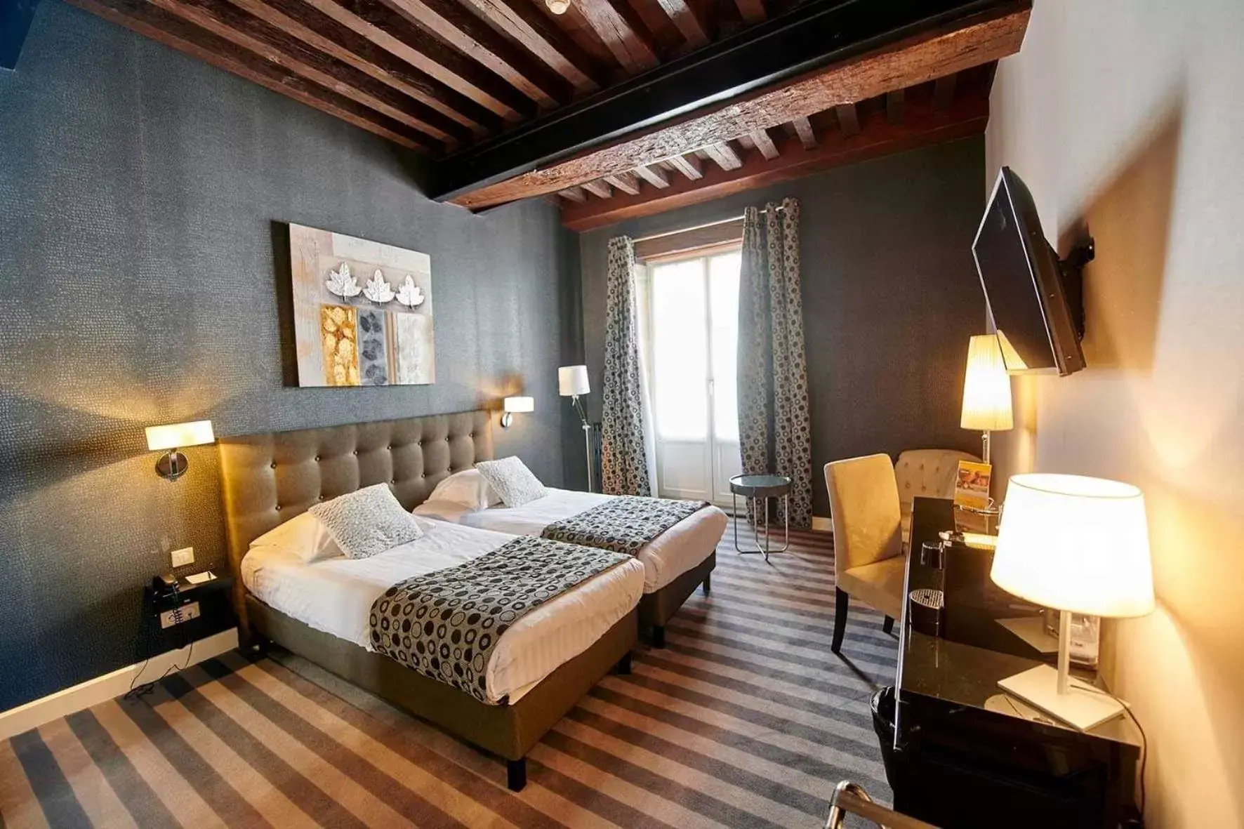 Bed in Maison Philippe Le Bon, Les Collectionneurs