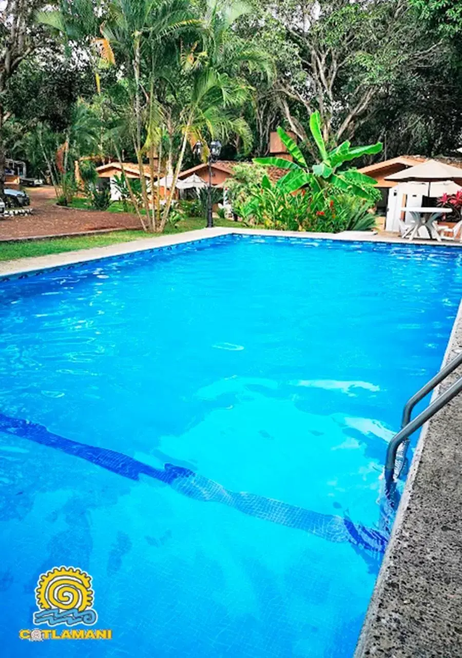 Swimming pool in Cotlamani Hotel Aventura