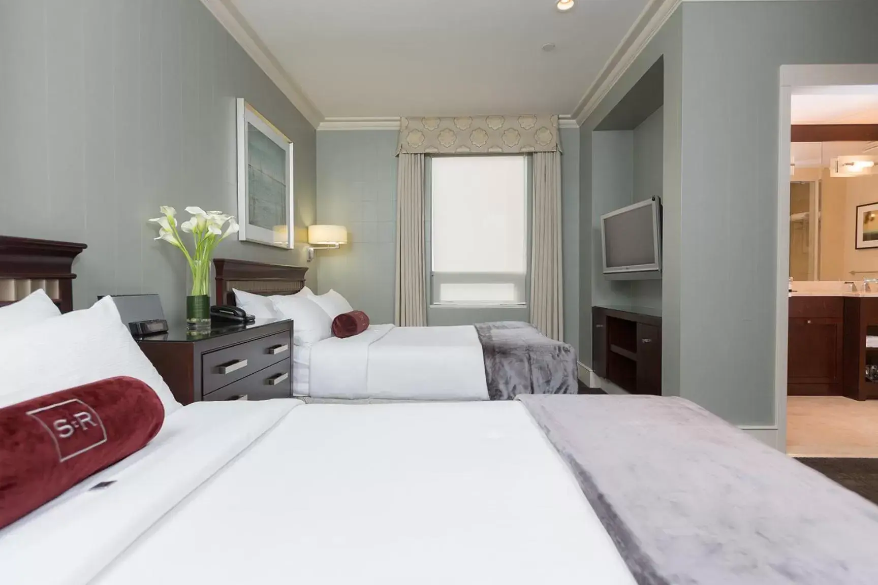 Bedroom, Bed in The St. Regis Hotel