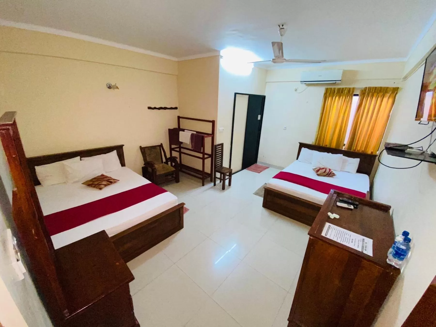 Bed in Yal's Town Inn