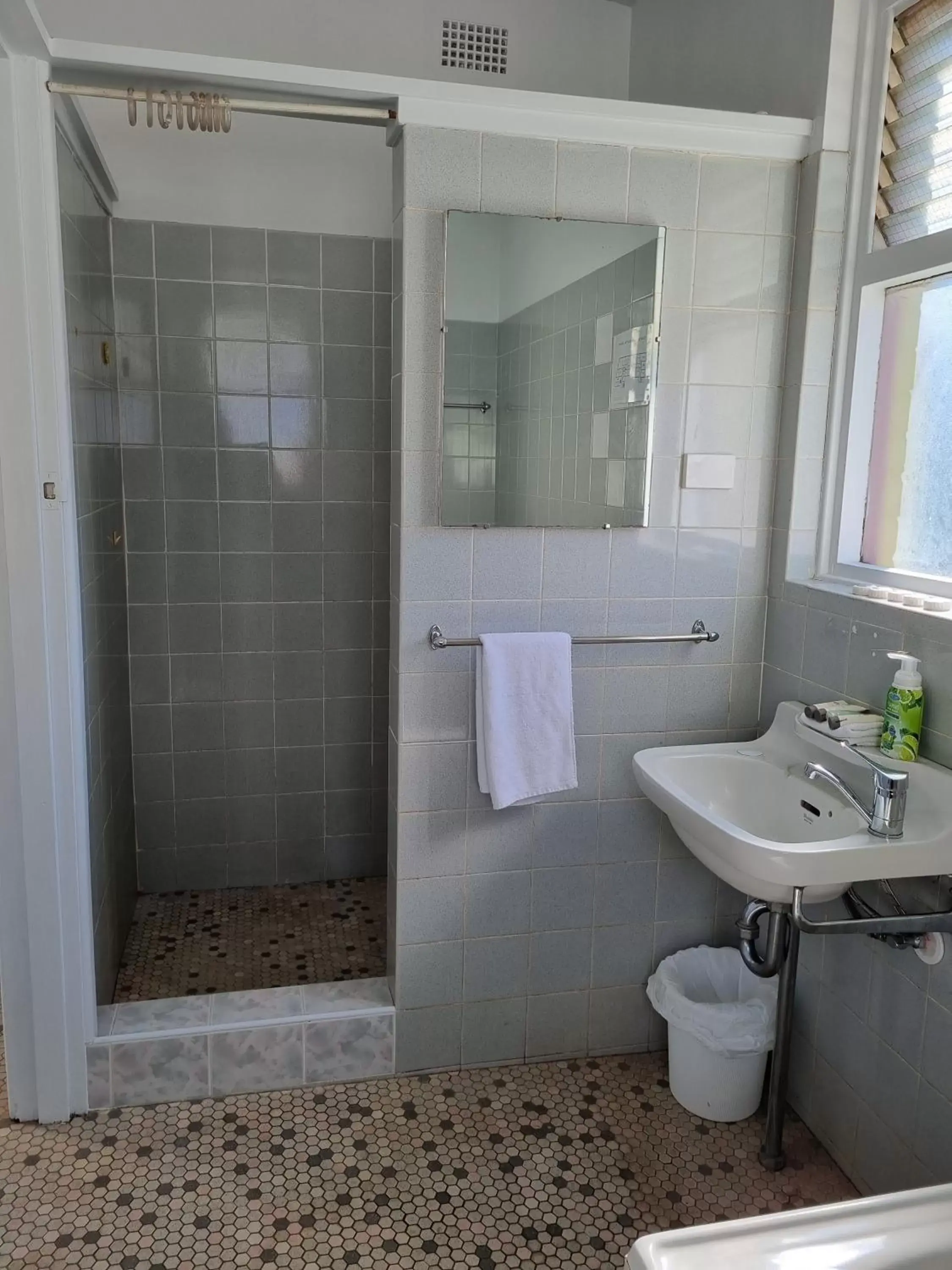 Standard Apartment - single occupancy in Parkes Hotel Standard Apartment - single occupancy in Parkes Hotel