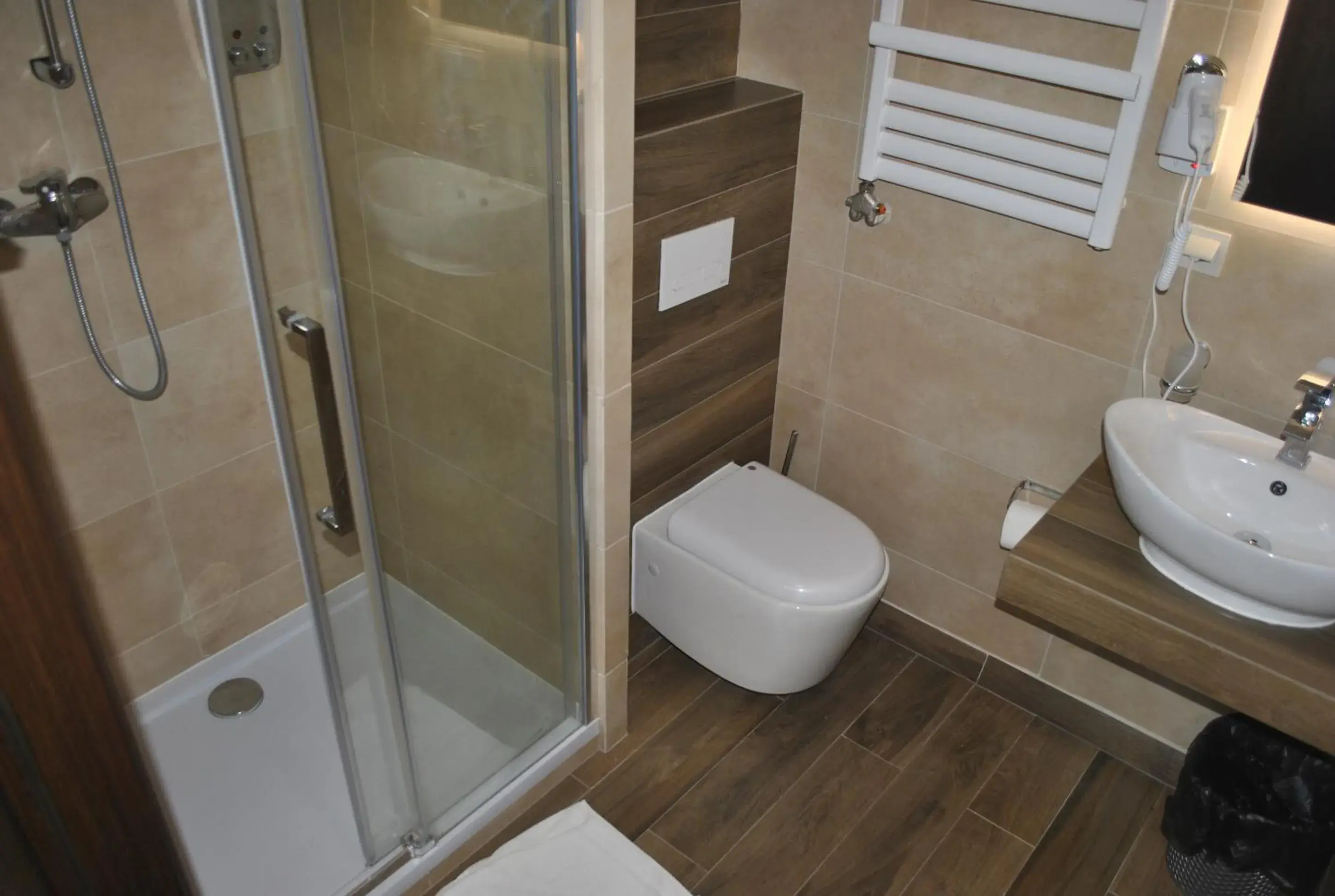 Shower, Bathroom in Hotel Zakliki