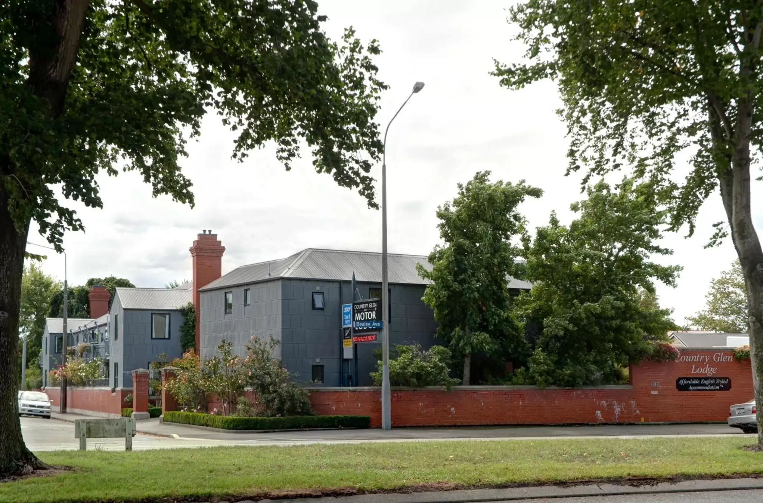 Street view, Property Building in Country Glen Lodge