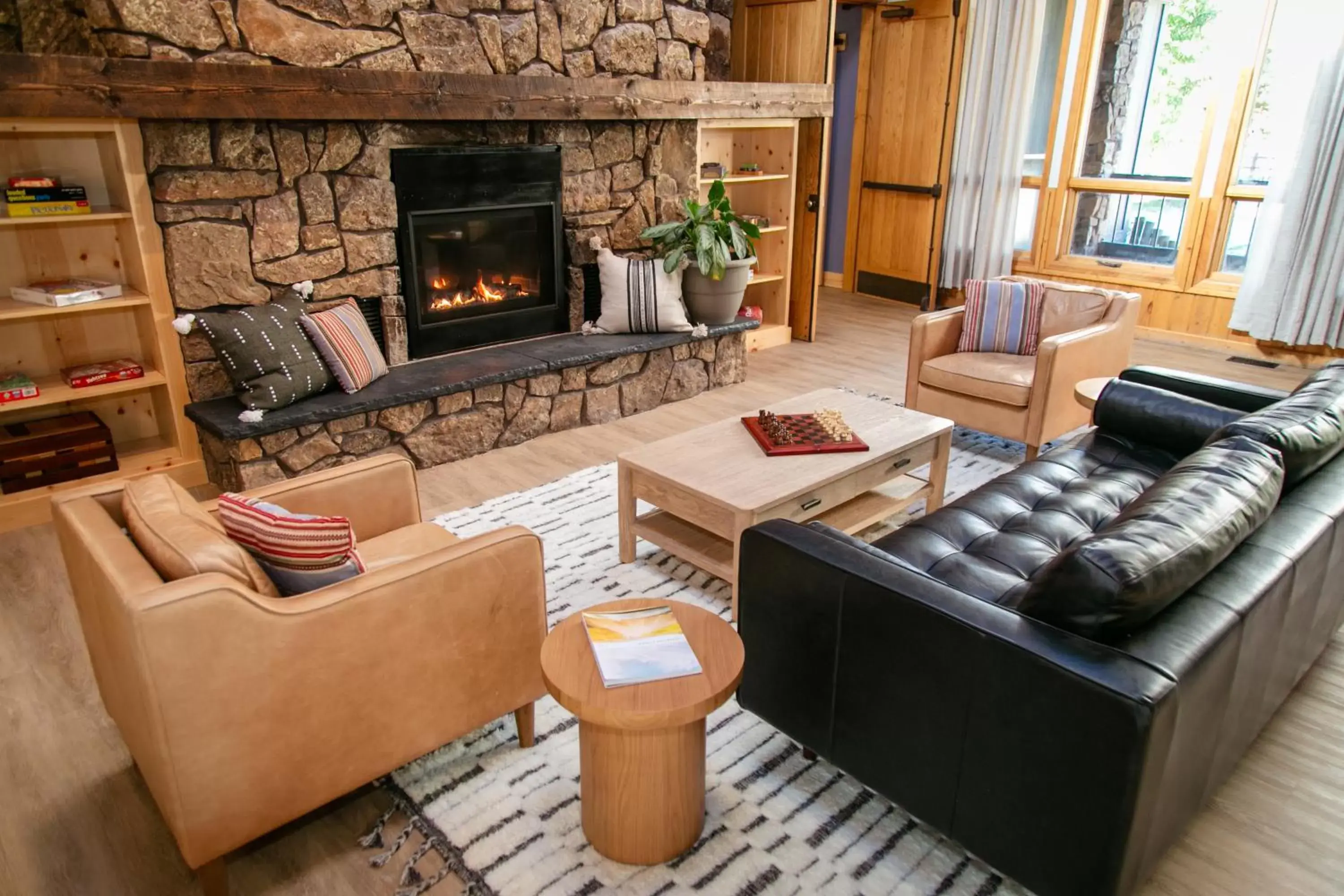 Property building, Seating Area in LOGE Wolf Creek
