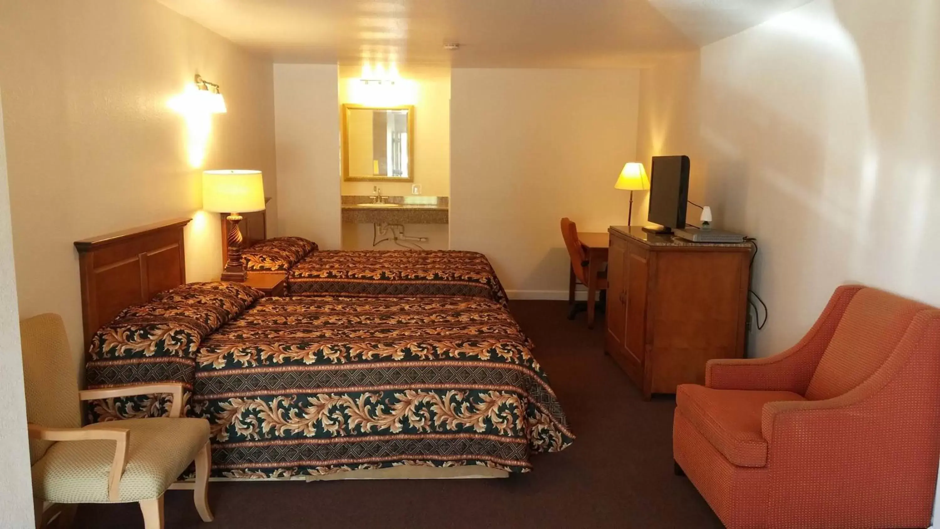 Deluxe Queen Room with Two Queen Beds in Country Regency Inn & Suites