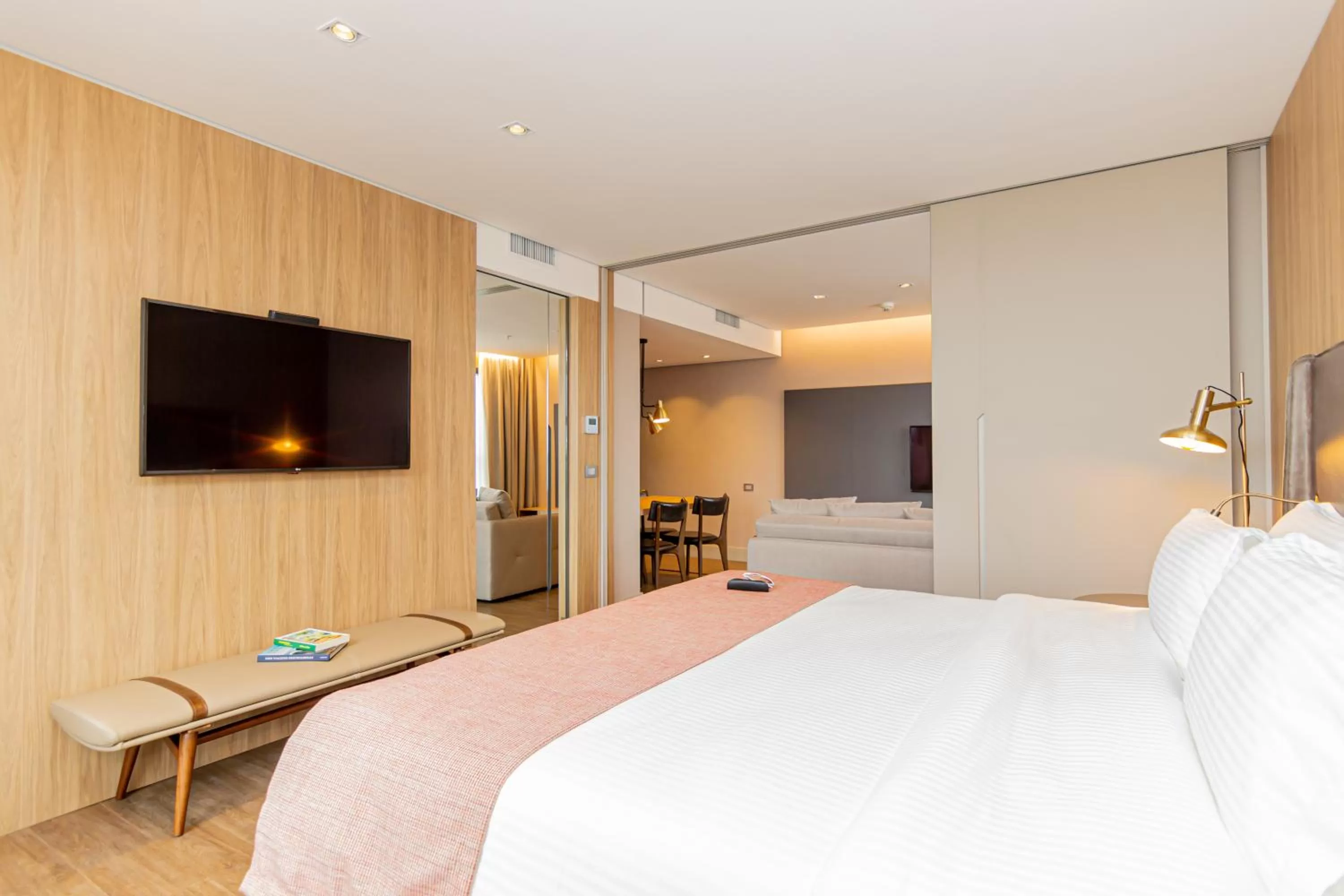 Photo of the whole room, Bed in Mercure Itajai Navegantes