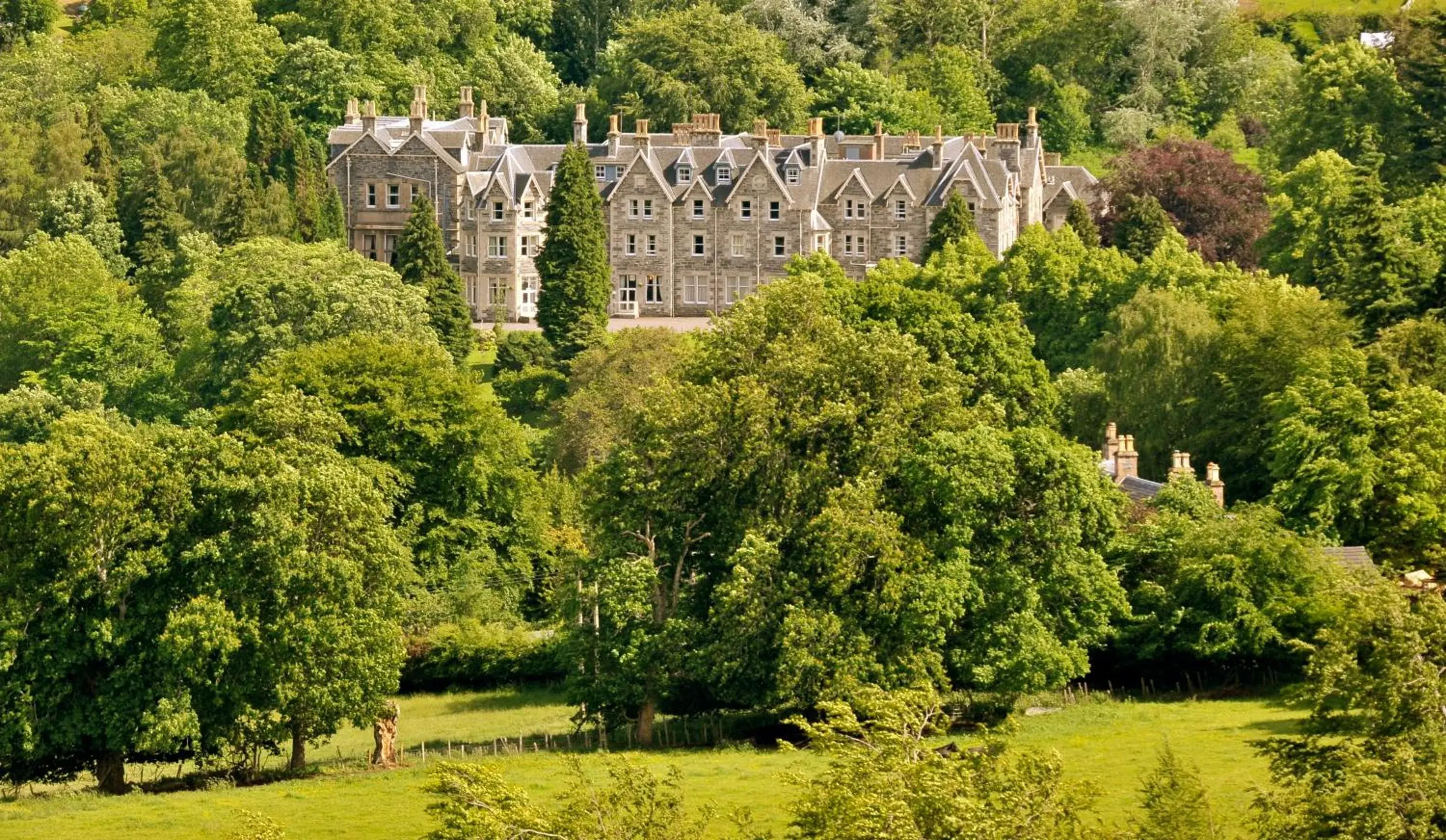 Facade/entrance, Bird's-eye View in Ben Wyvis Hotel