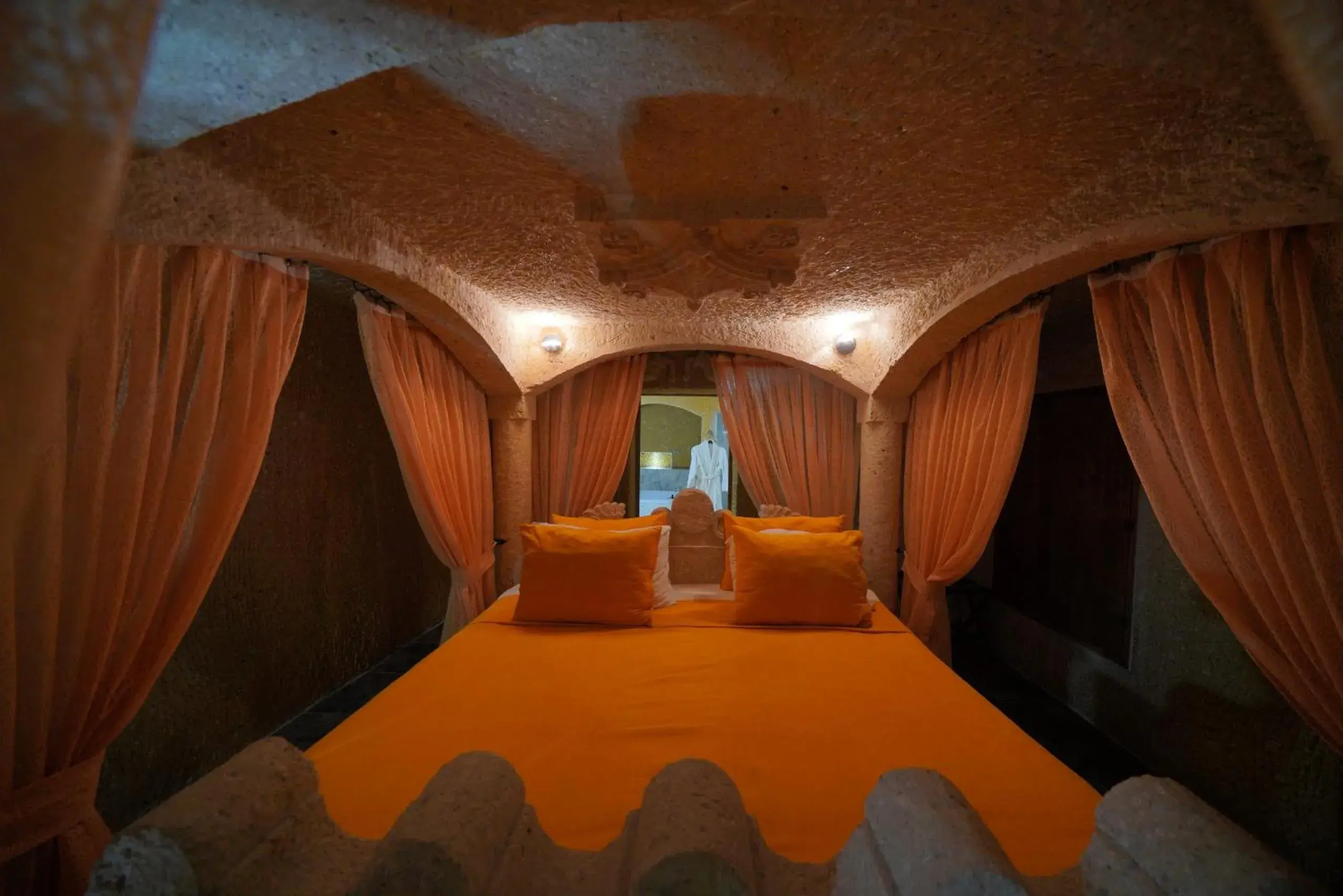 Bed, Banquet Facilities in Holiday Cave Hotel
