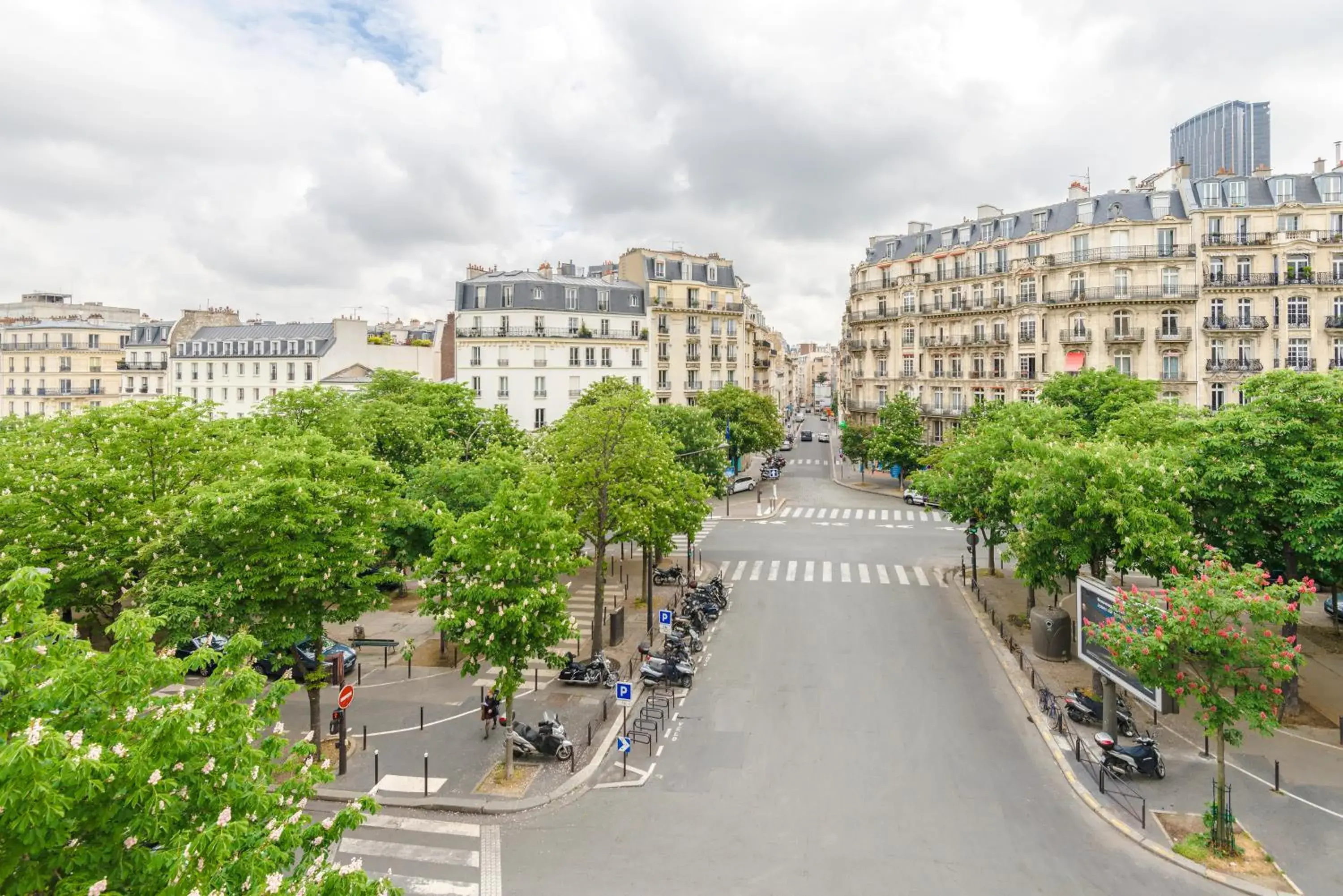 View (from property/room), Neighborhood in Hotel Korner Montparnasse