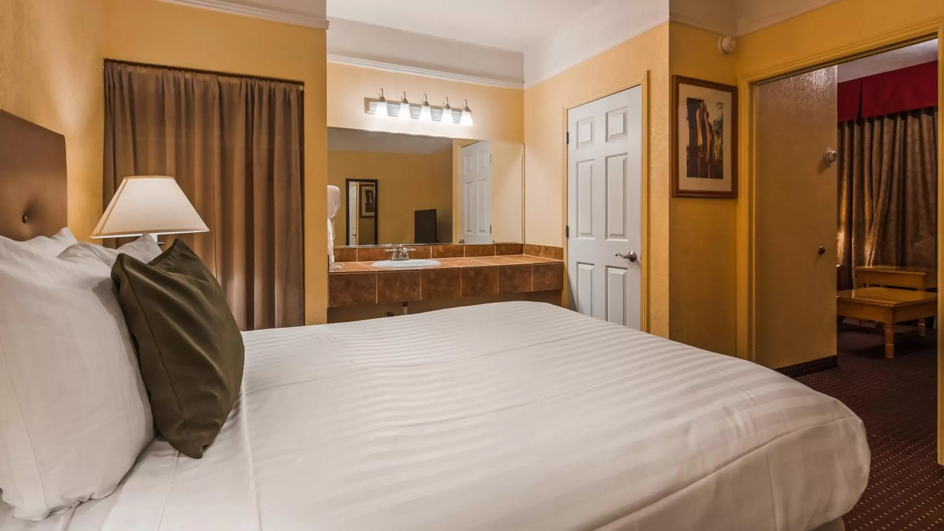 Bedroom, Bed in Best Western Phoenix Goodyear Inn