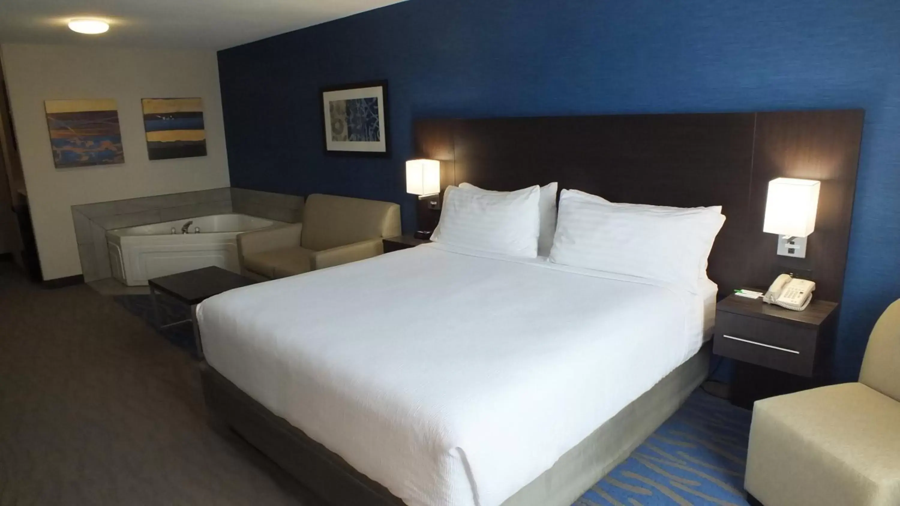 Photo of the whole room, Bed in Holiday Inn Hotel & Suites Regina, an IHG Hotel