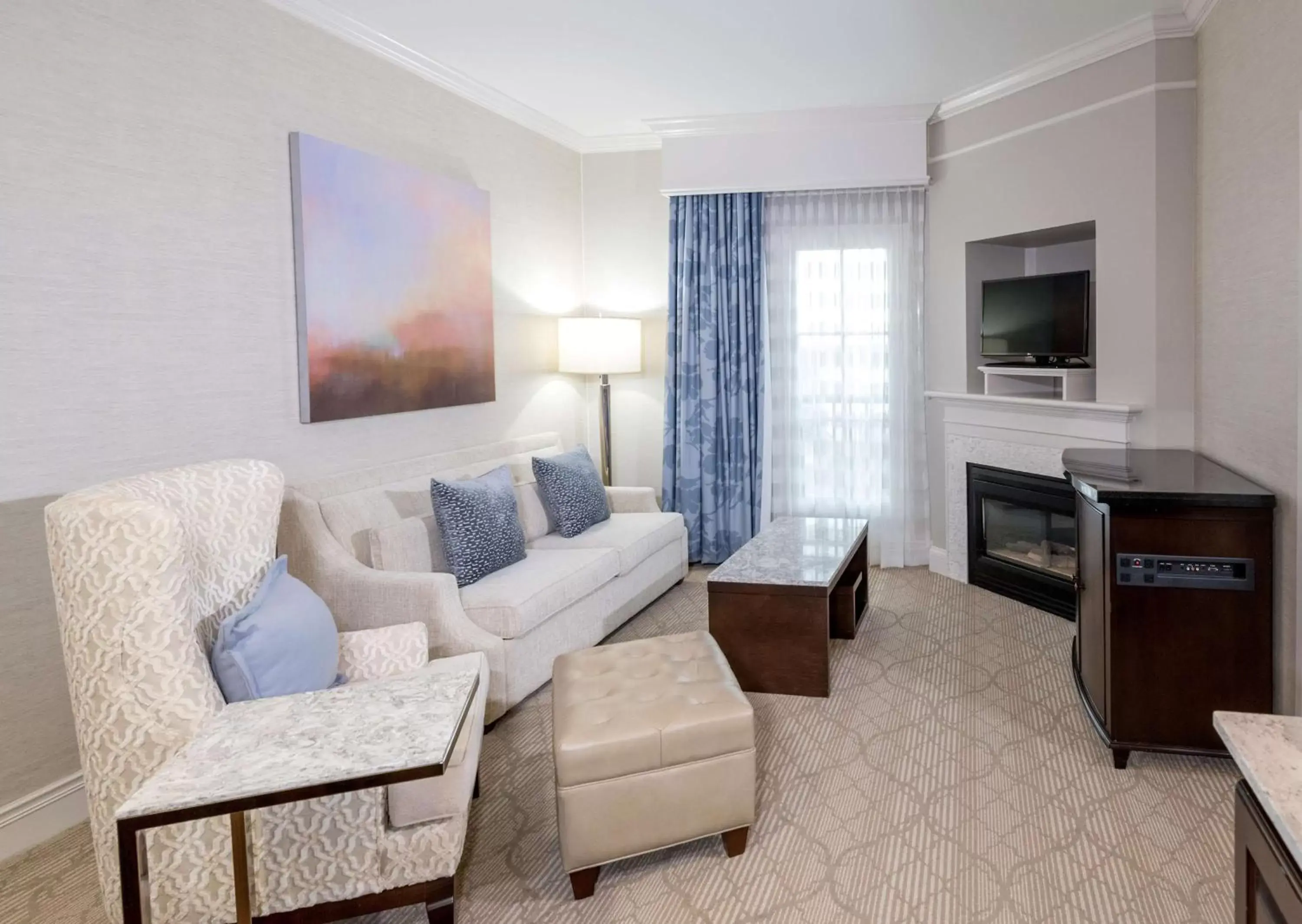 Bedroom, Seating Area in Hampton Inn & Suites South Park at Phillips Place