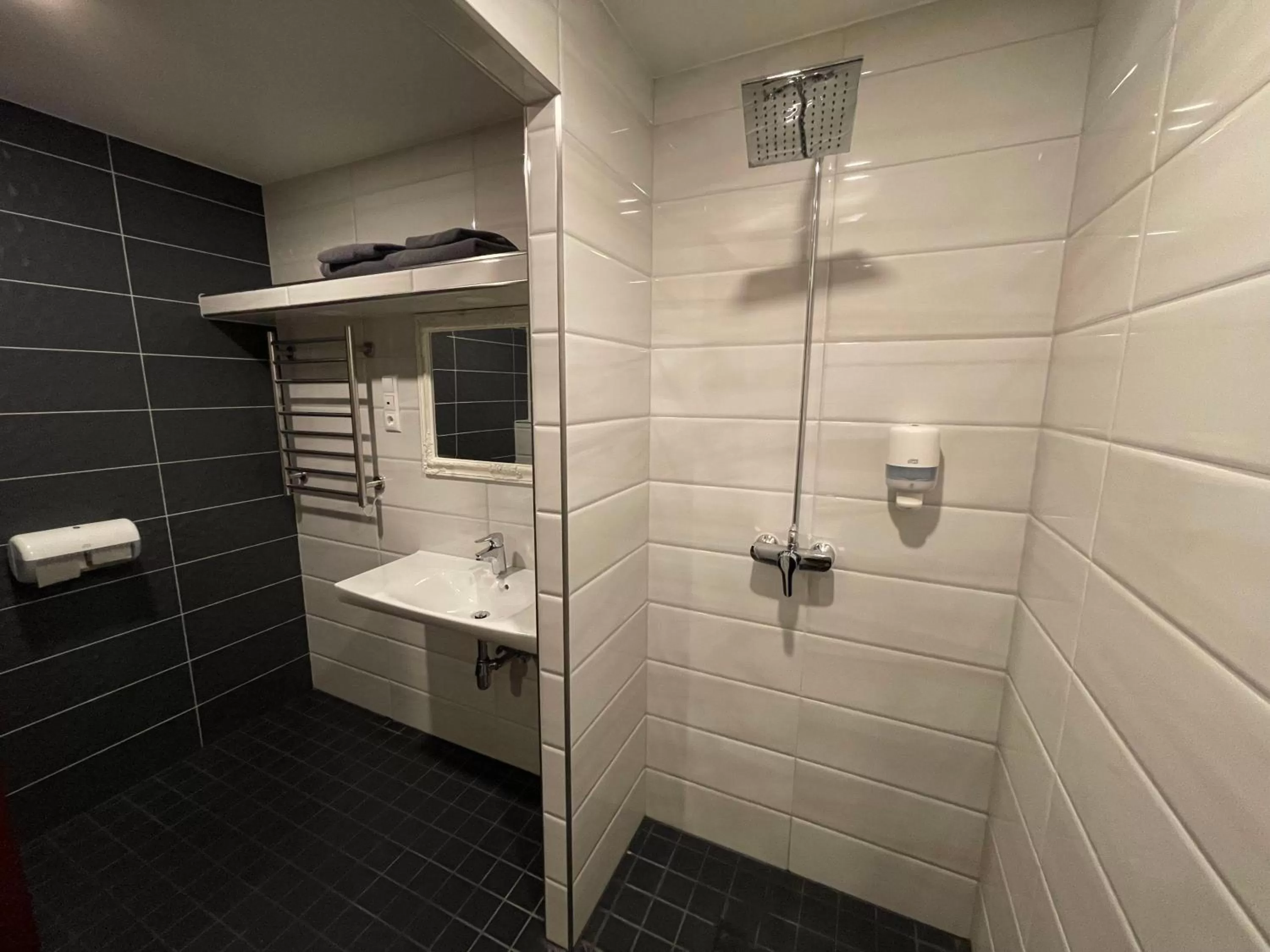 Shower in Aleksandri Guesthouse