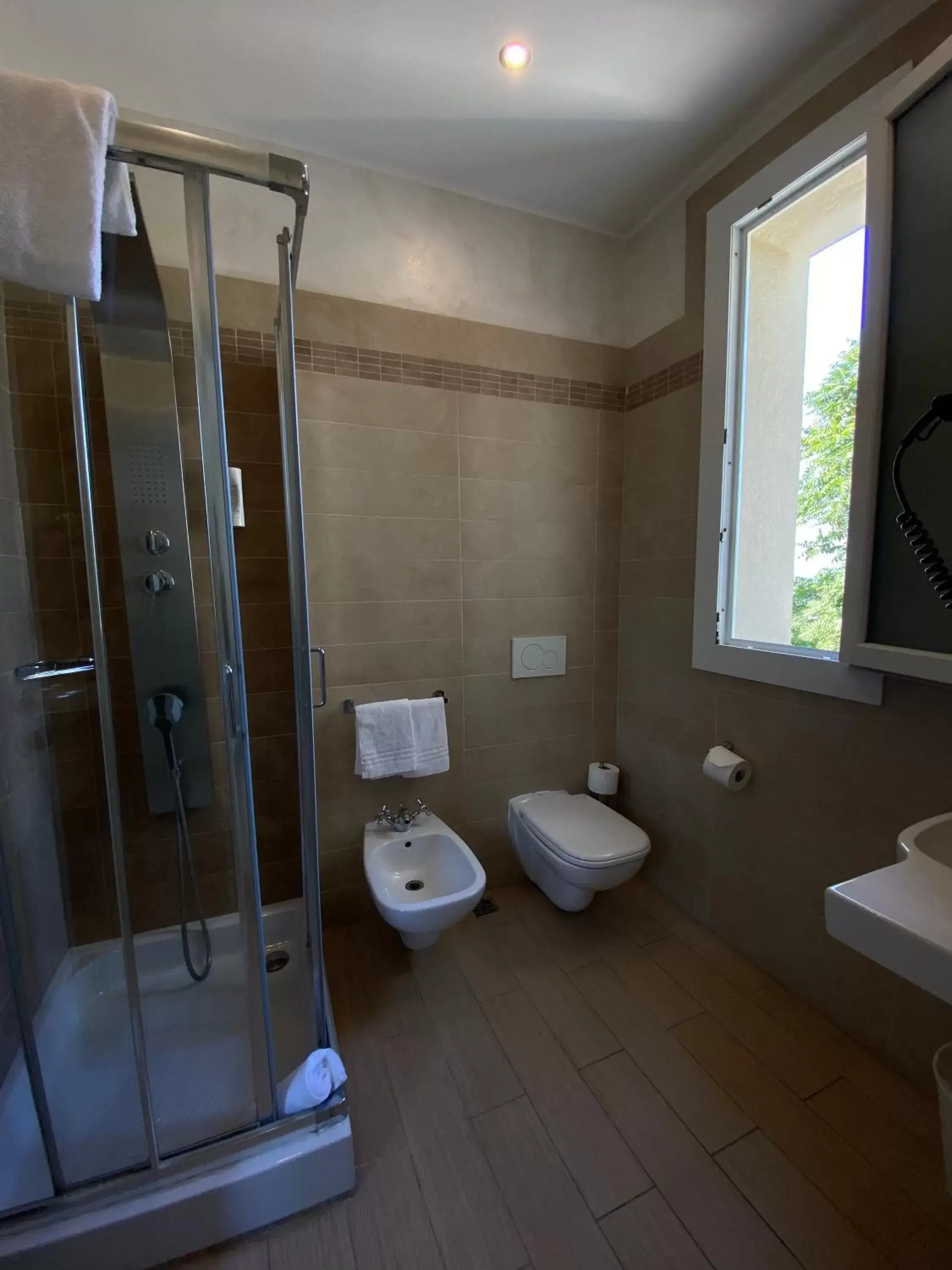 Shower, Bathroom in Marina Beach Suite Hotel