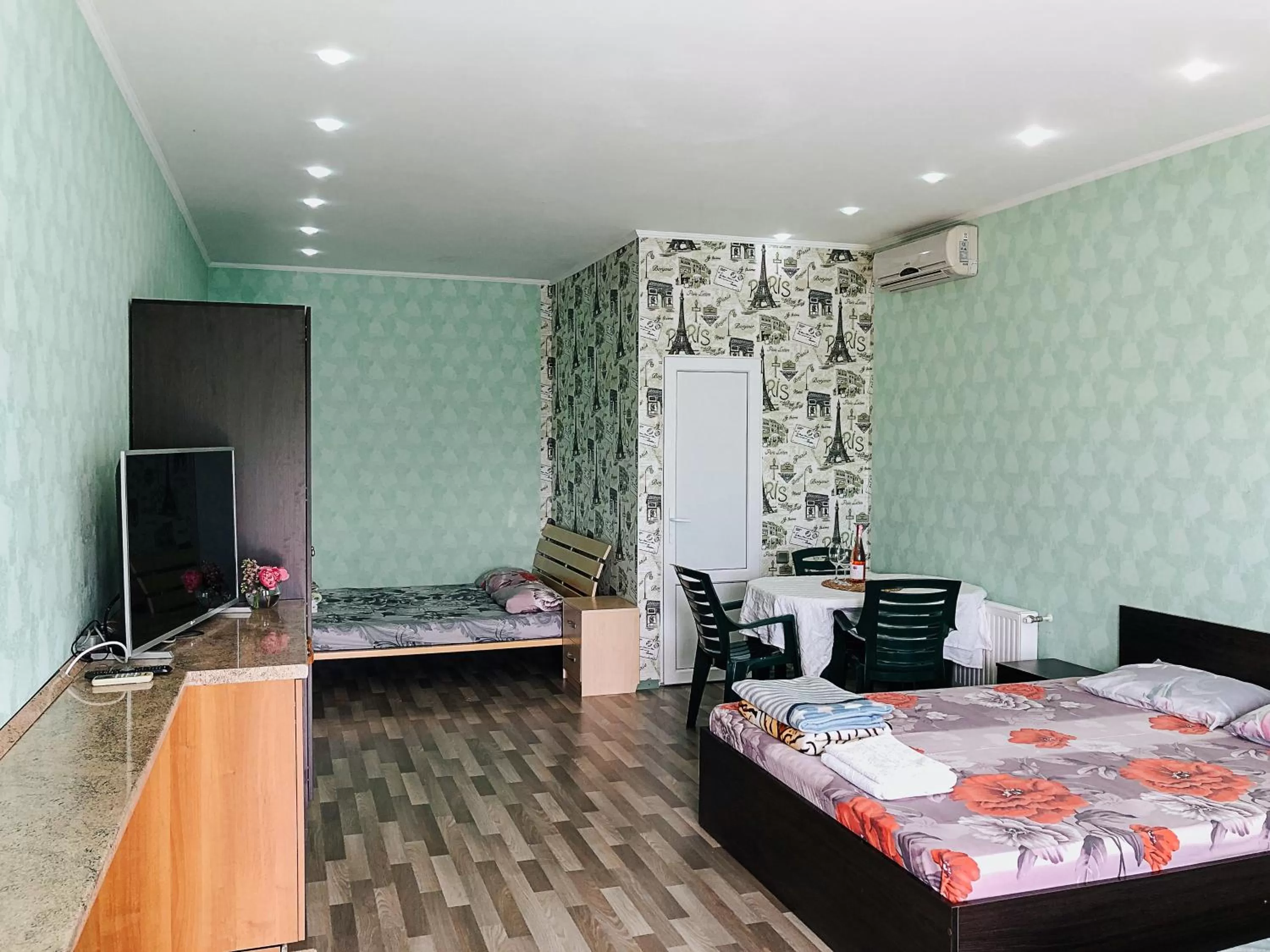 Communal lounge/ TV room, Bed in Zolotoy Bereg Hotel