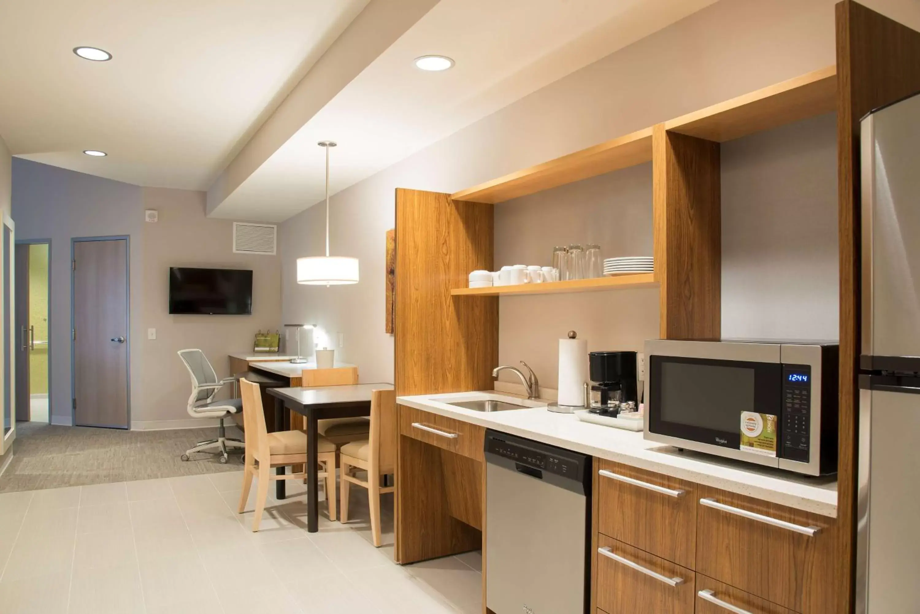 Kitchen or kitchenette, Kitchen/Kitchenette in Home2 Suites by Hilton Indianapolis Downtown