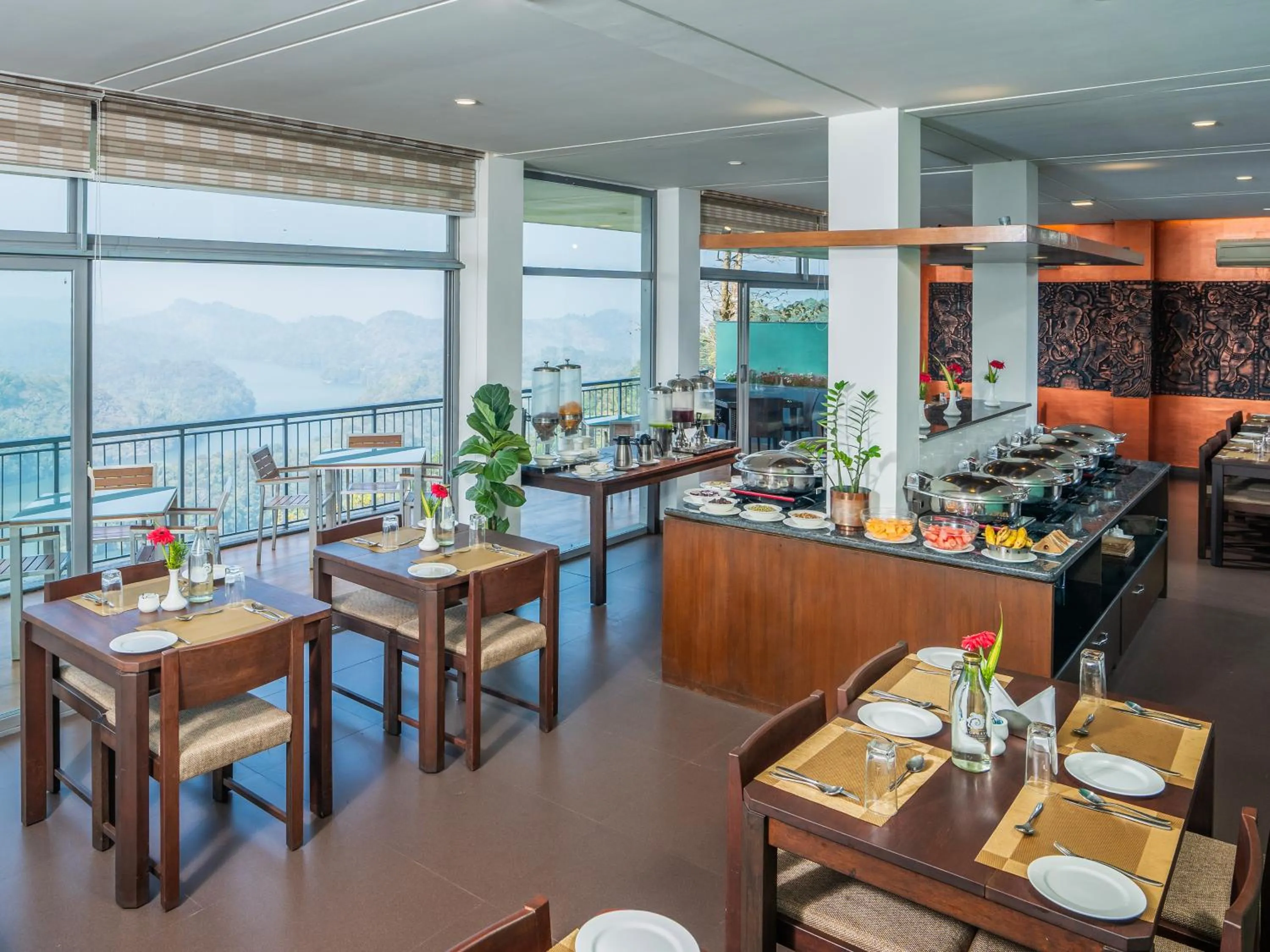 Restaurant/places to eat in Ragamaya Resort & Spa Munnar