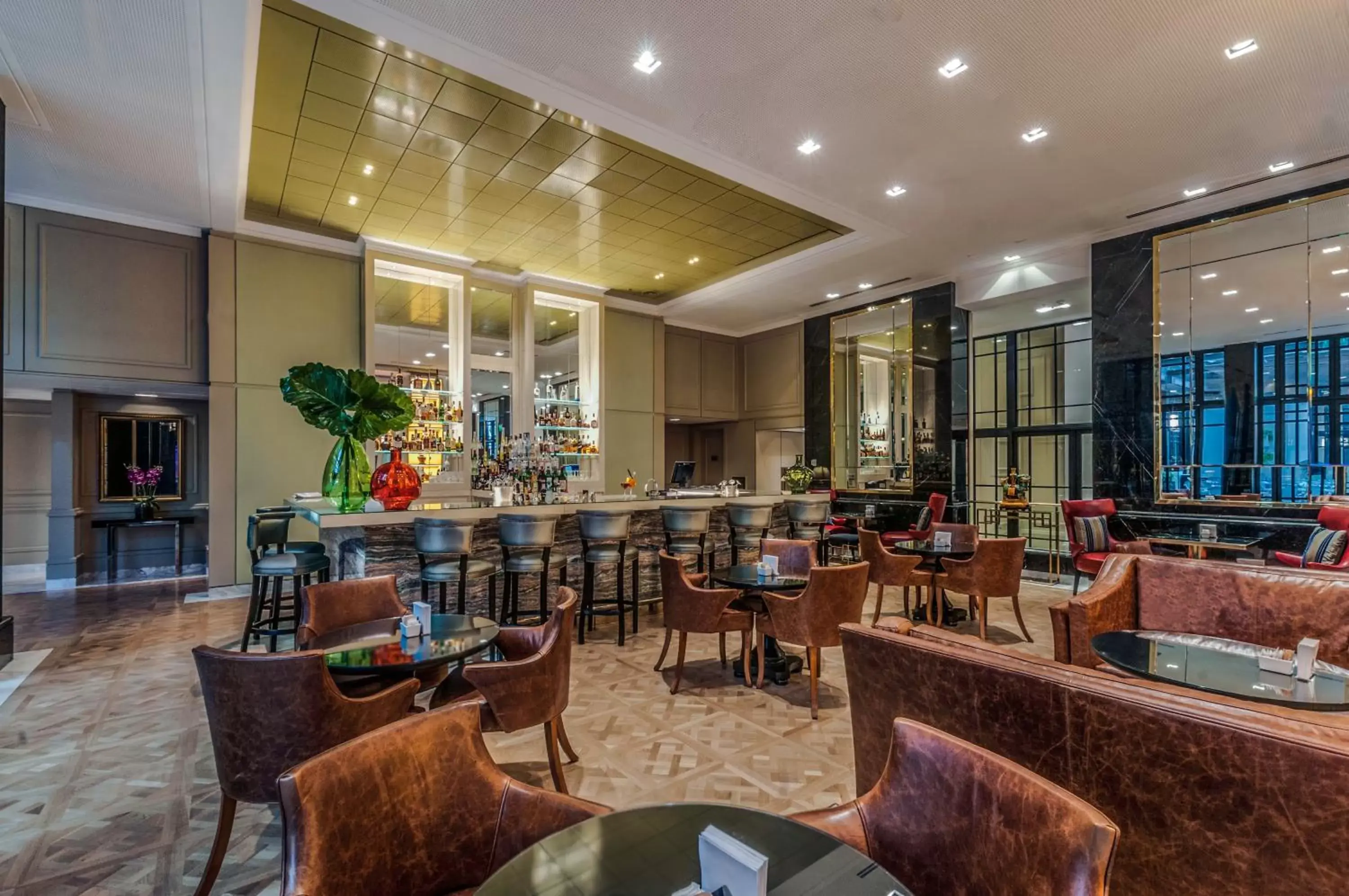 Drinks, Restaurant/Places to Eat in Alvear Icon Hotel