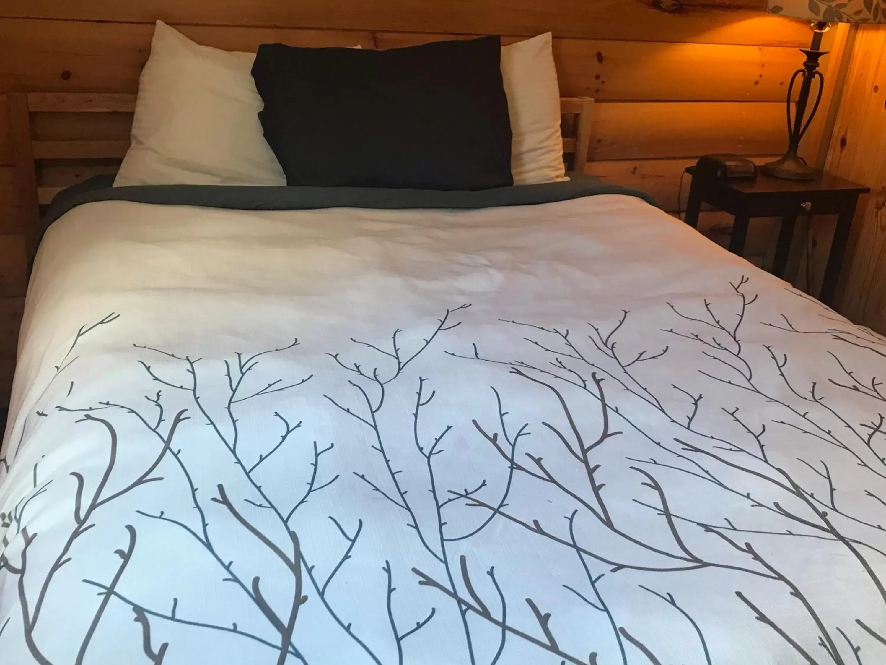 Bed in Hush Lodge and Cottages
