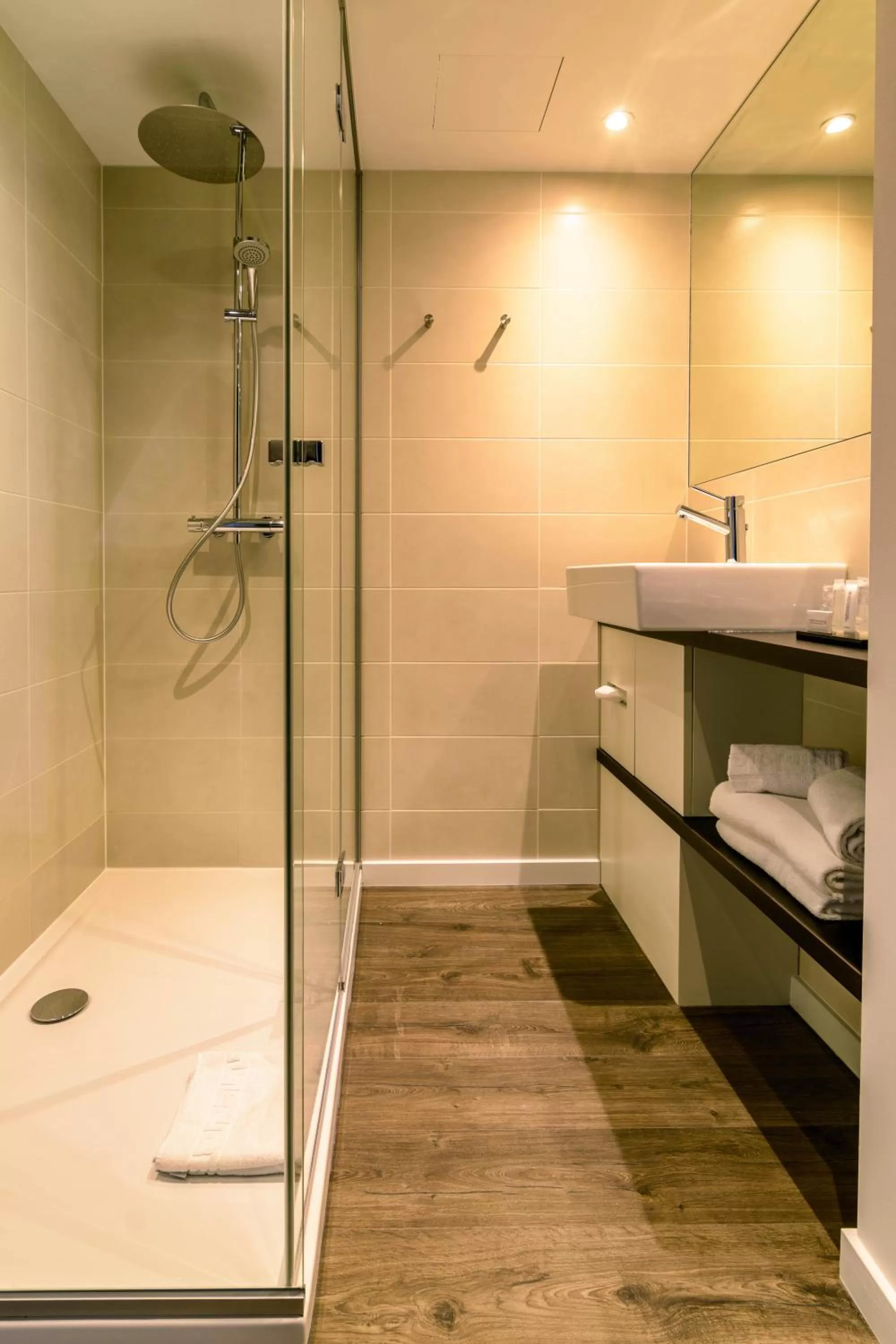 Bathroom in De Keyser Hotel