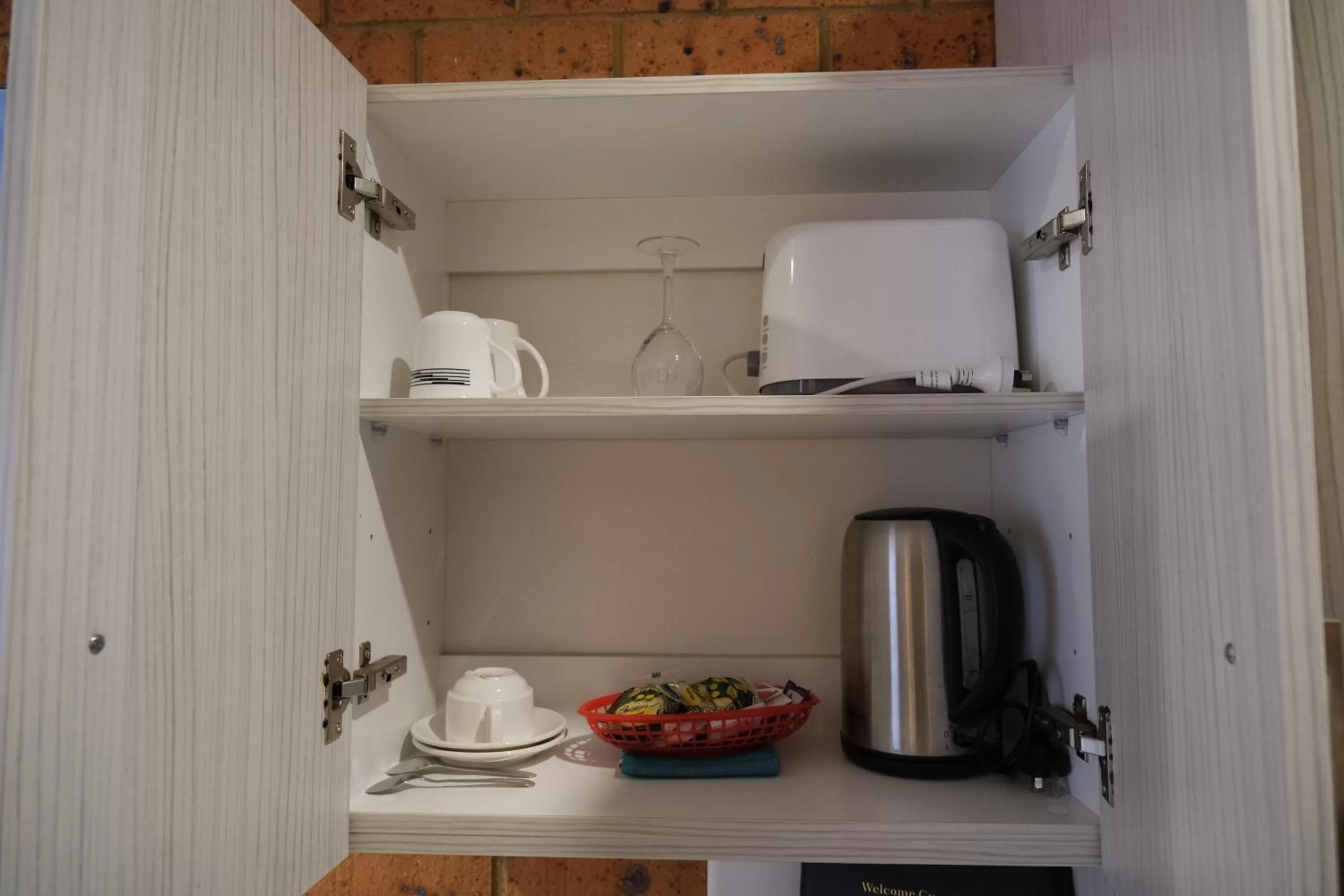 Coffee/tea facilities in Sapphire Palms Motel