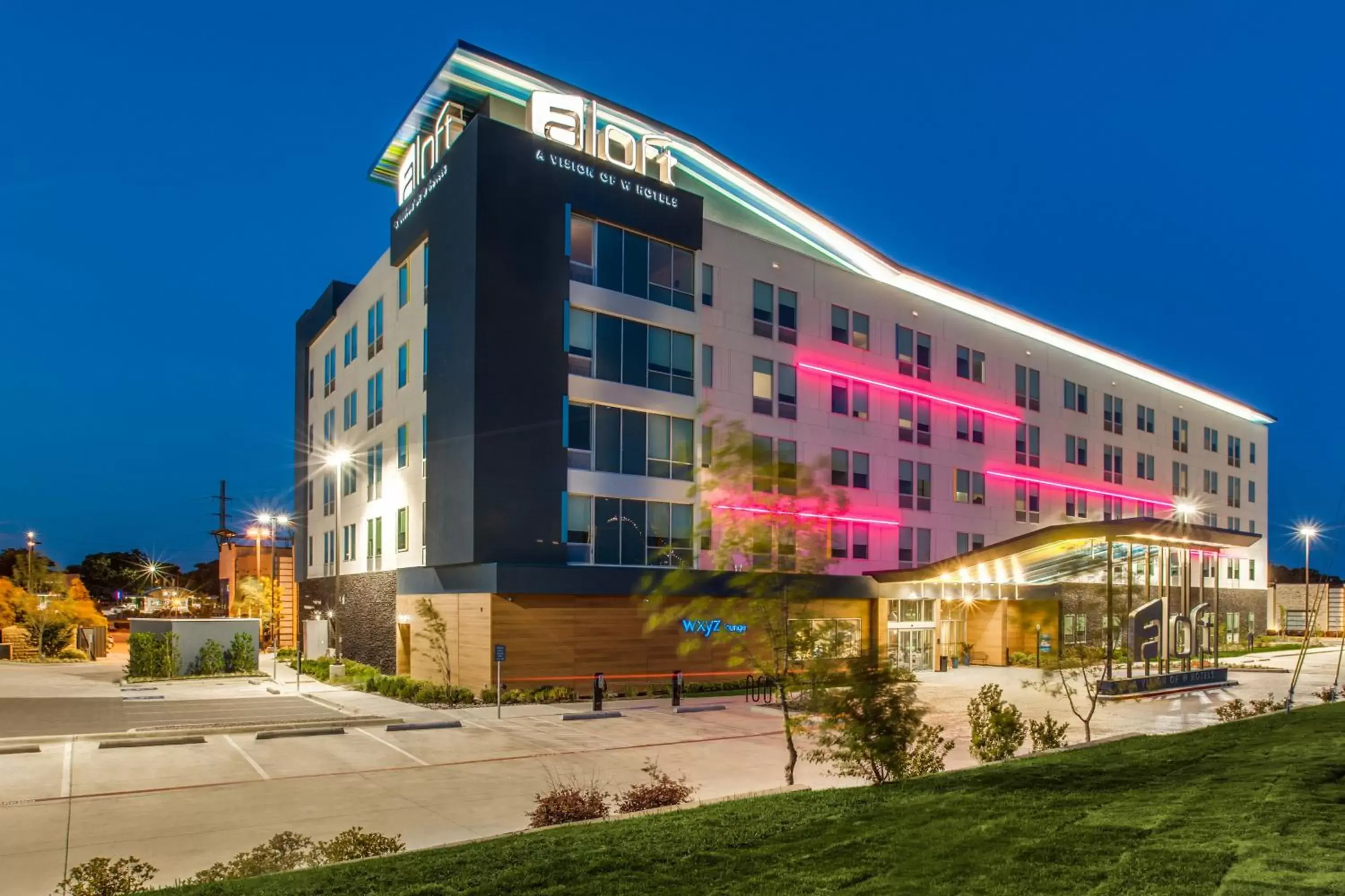 Property Building in Aloft Dallas Arlington Entertainment District