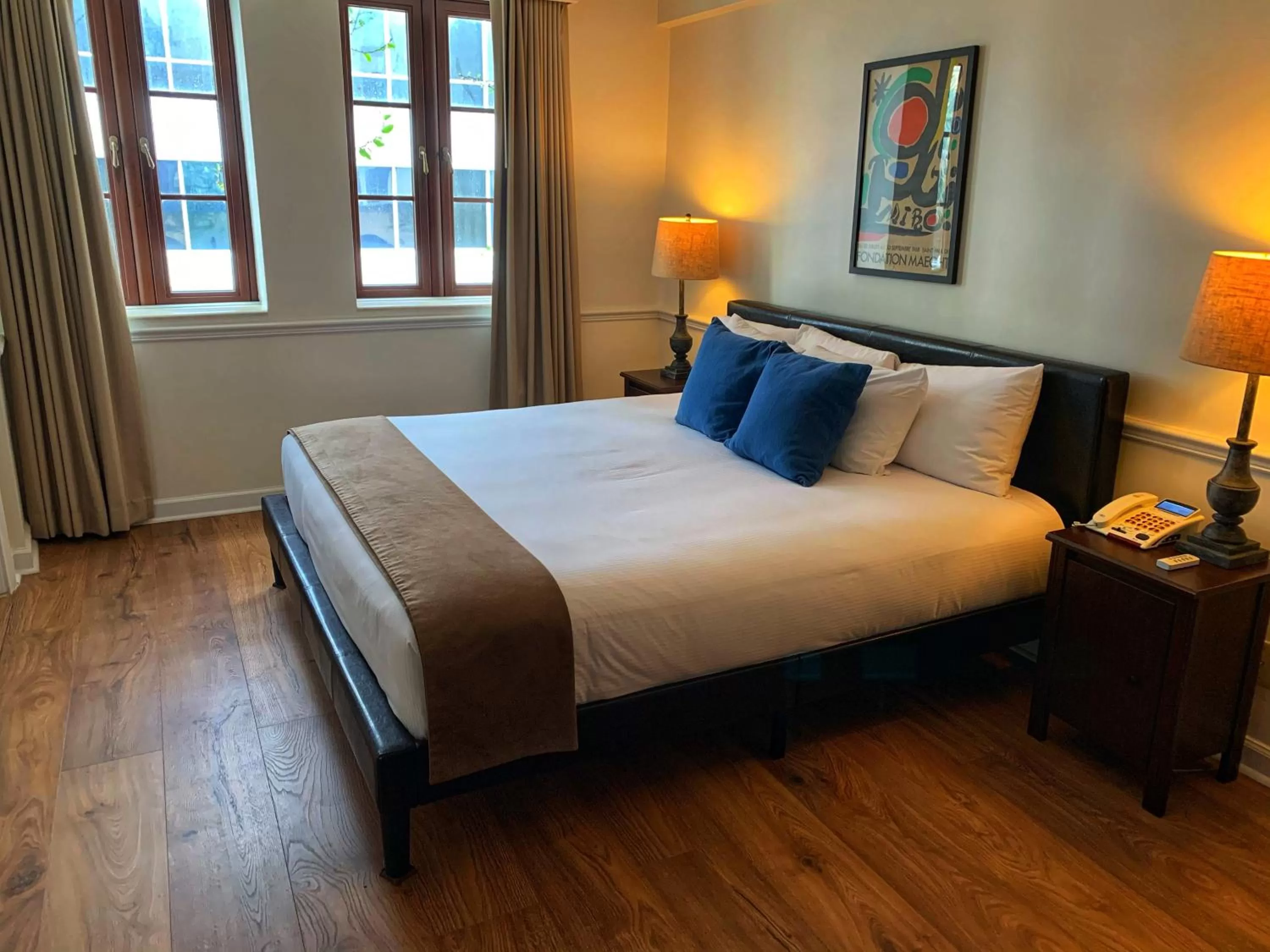 TV and multimedia, Bed in Hotel St. Michel