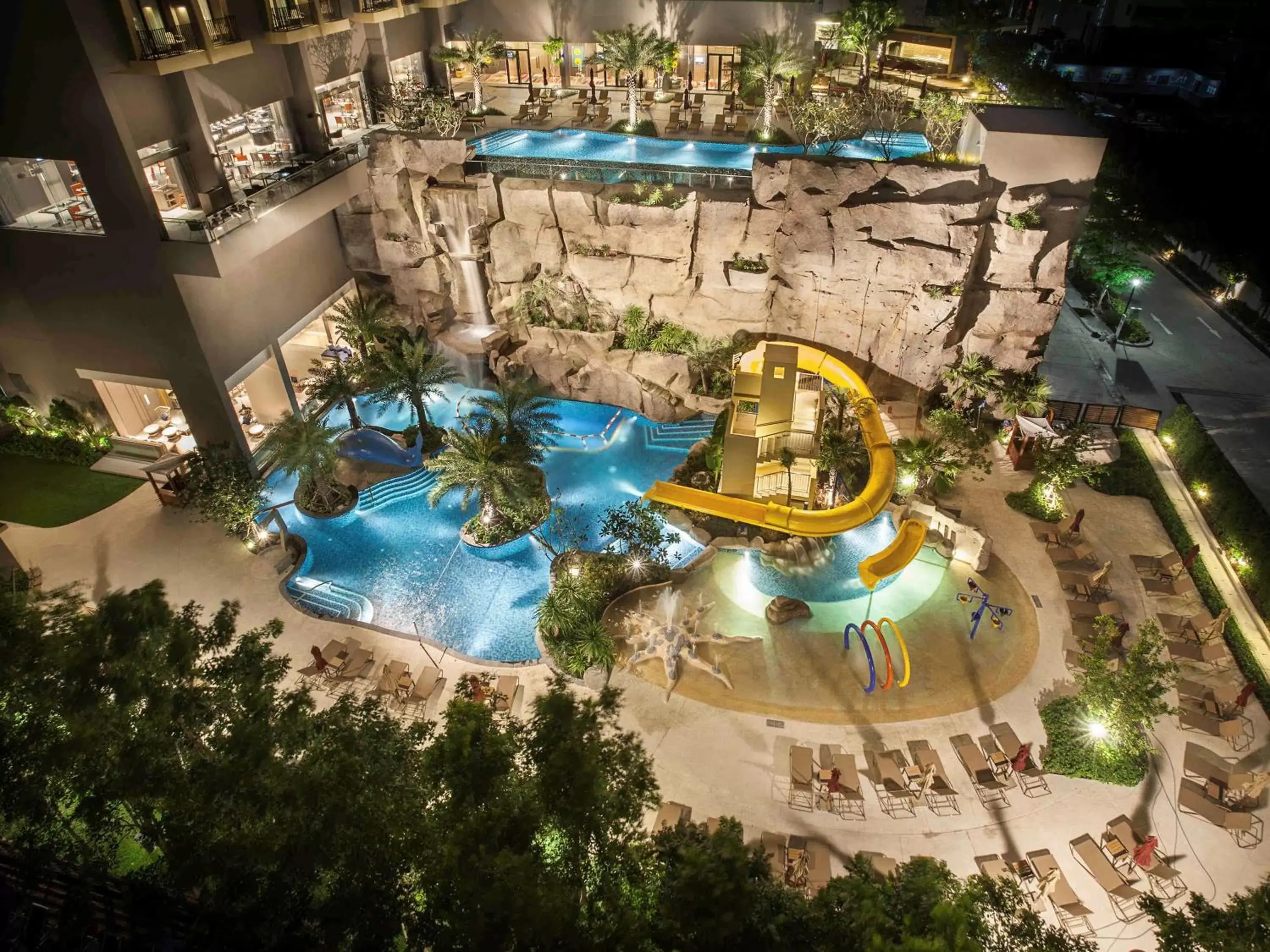 Property building, Pool View in Mercure Pattaya Ocean Resort