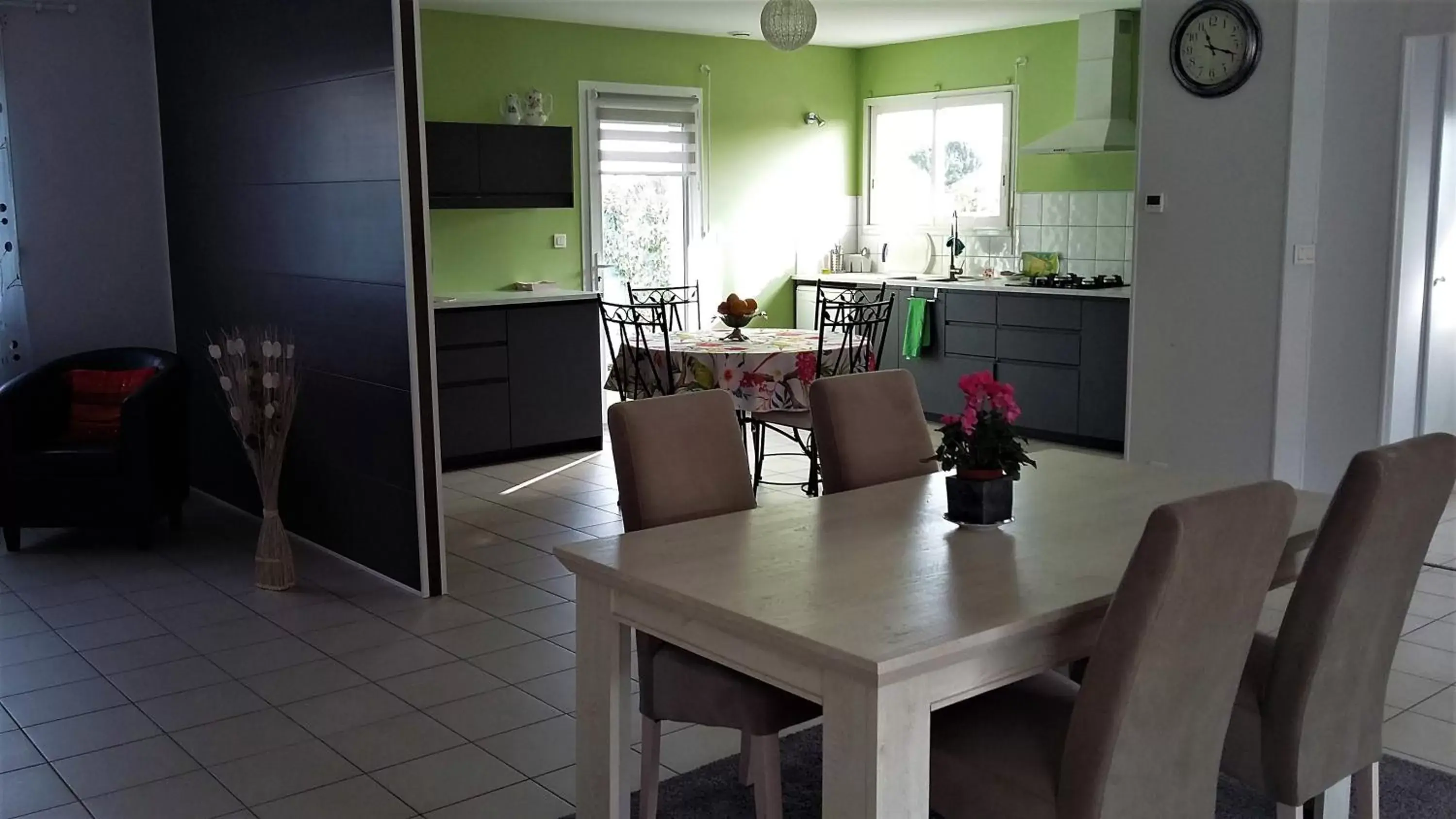 Dining Area in "L'ESCALE" près Bordeaux