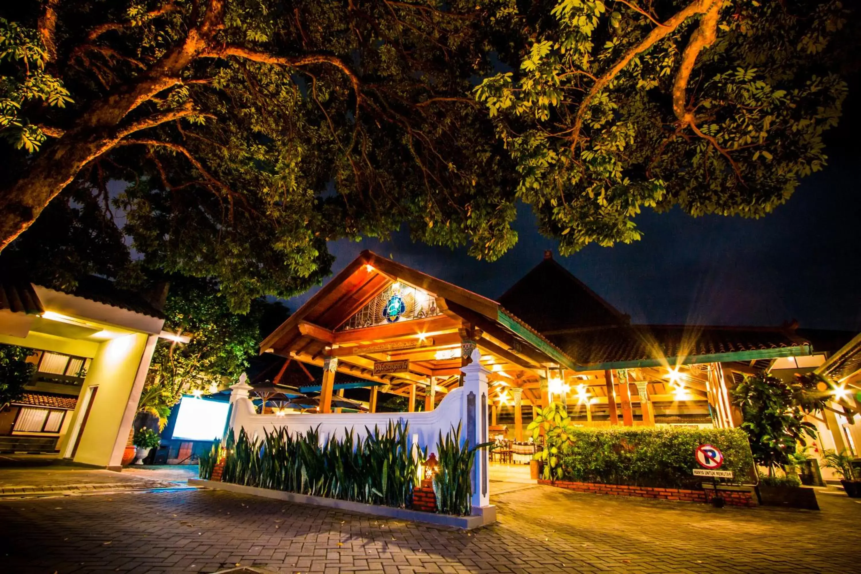 Restaurant/places to eat in Cakra Kusuma Hotel Restaurant/places to eat in Cakra Kusuma Hotel